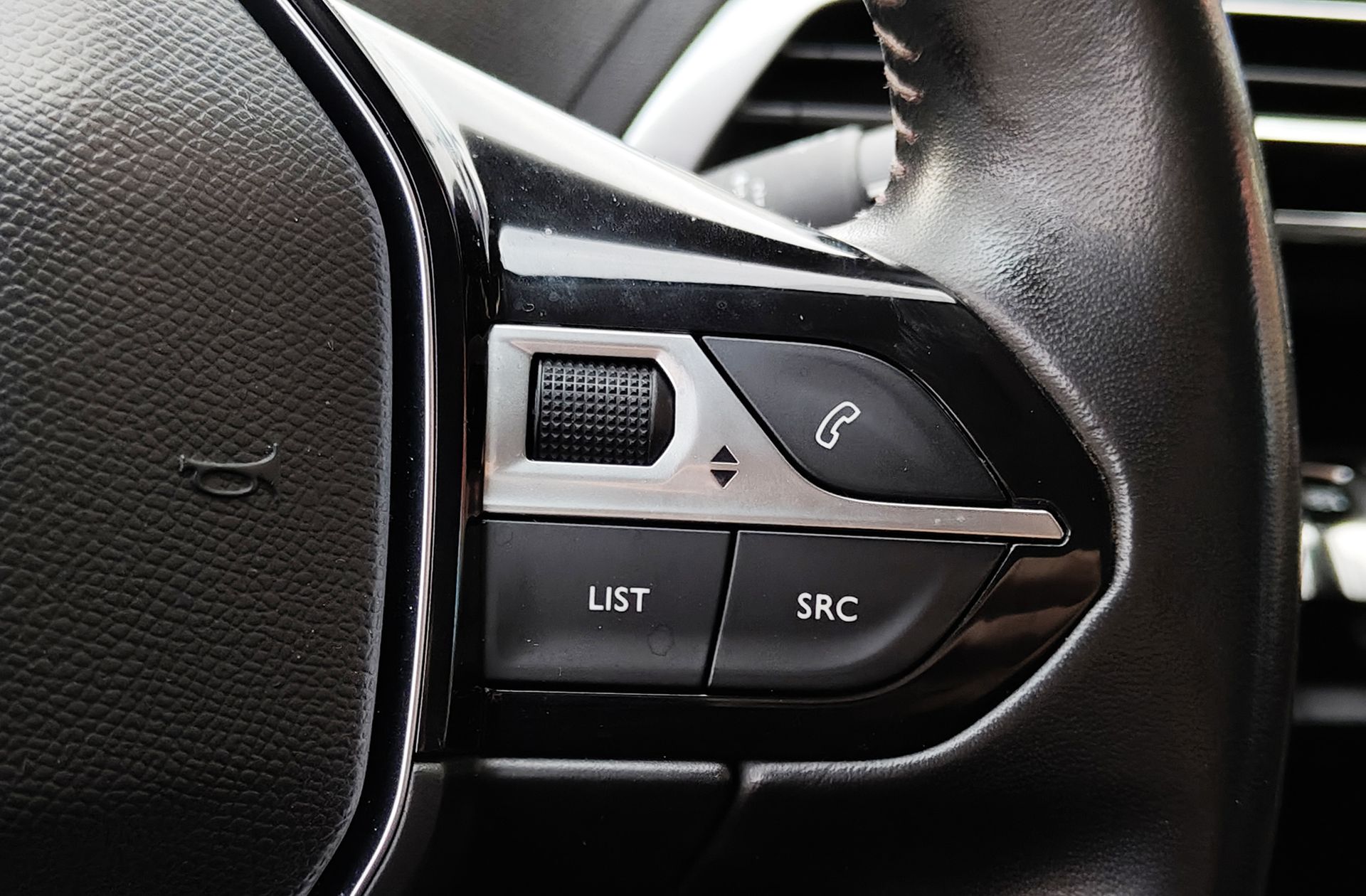 Peugeot 3008 PureTech 130 Active Pack - foto 29