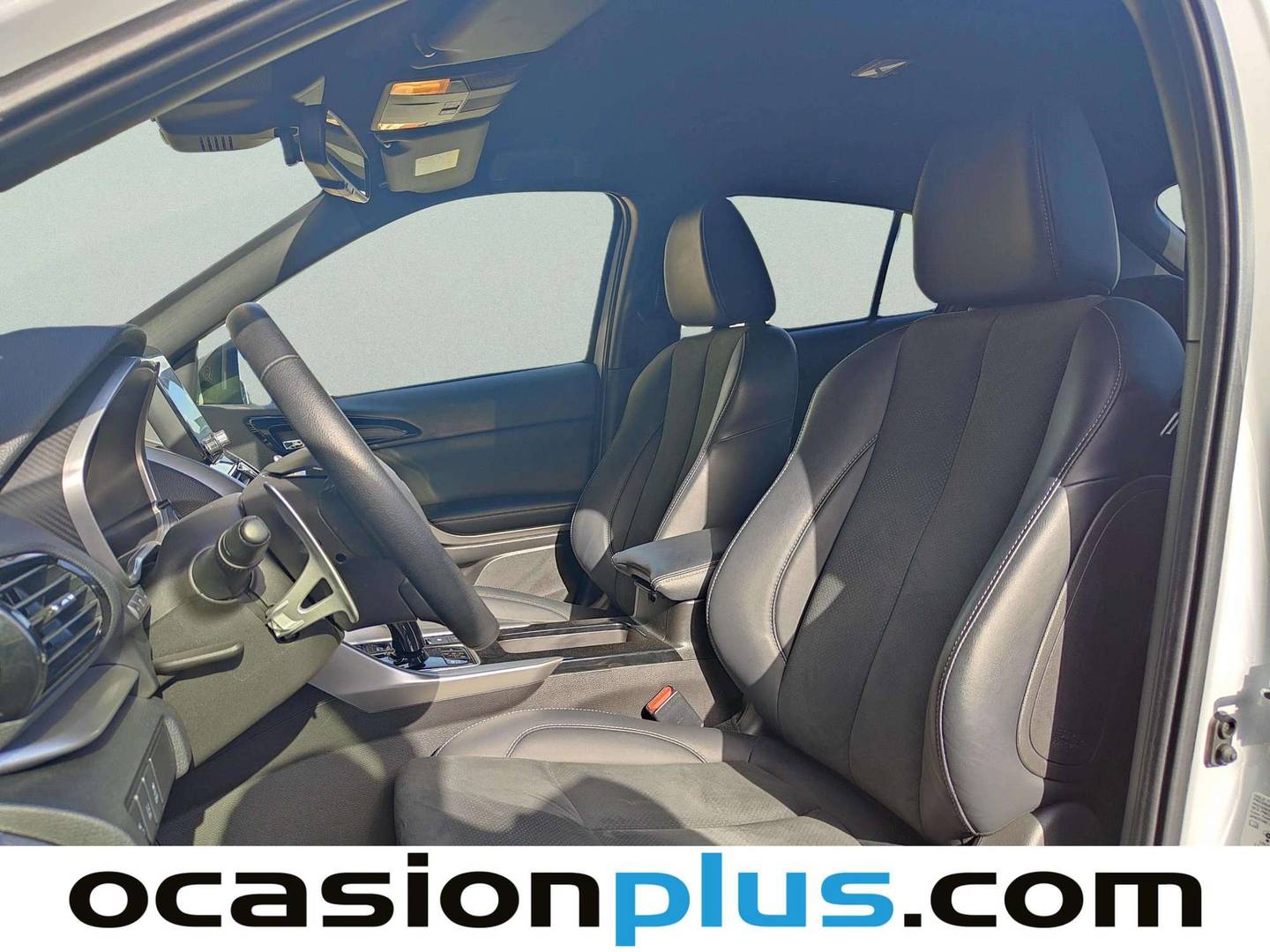 Foto asientos delanteros Mitsubishi Eclipse Cross Mitsubishi Eclipse Cross 2.4 PHEV Kaiteki 4WD Auto  (188 CV)