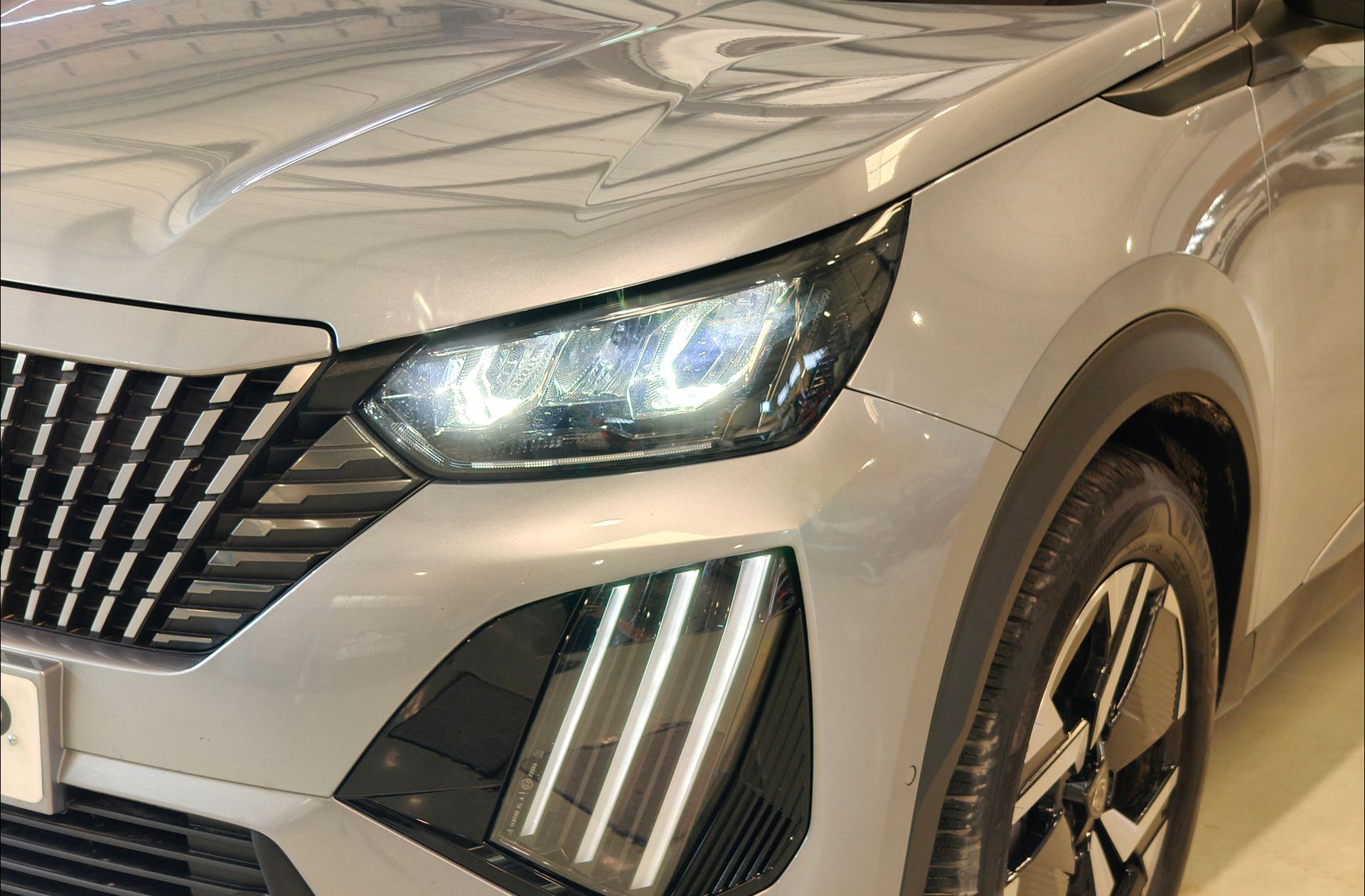 Peugeot 2008 Allure Hybrid eDCS6 - foto 16