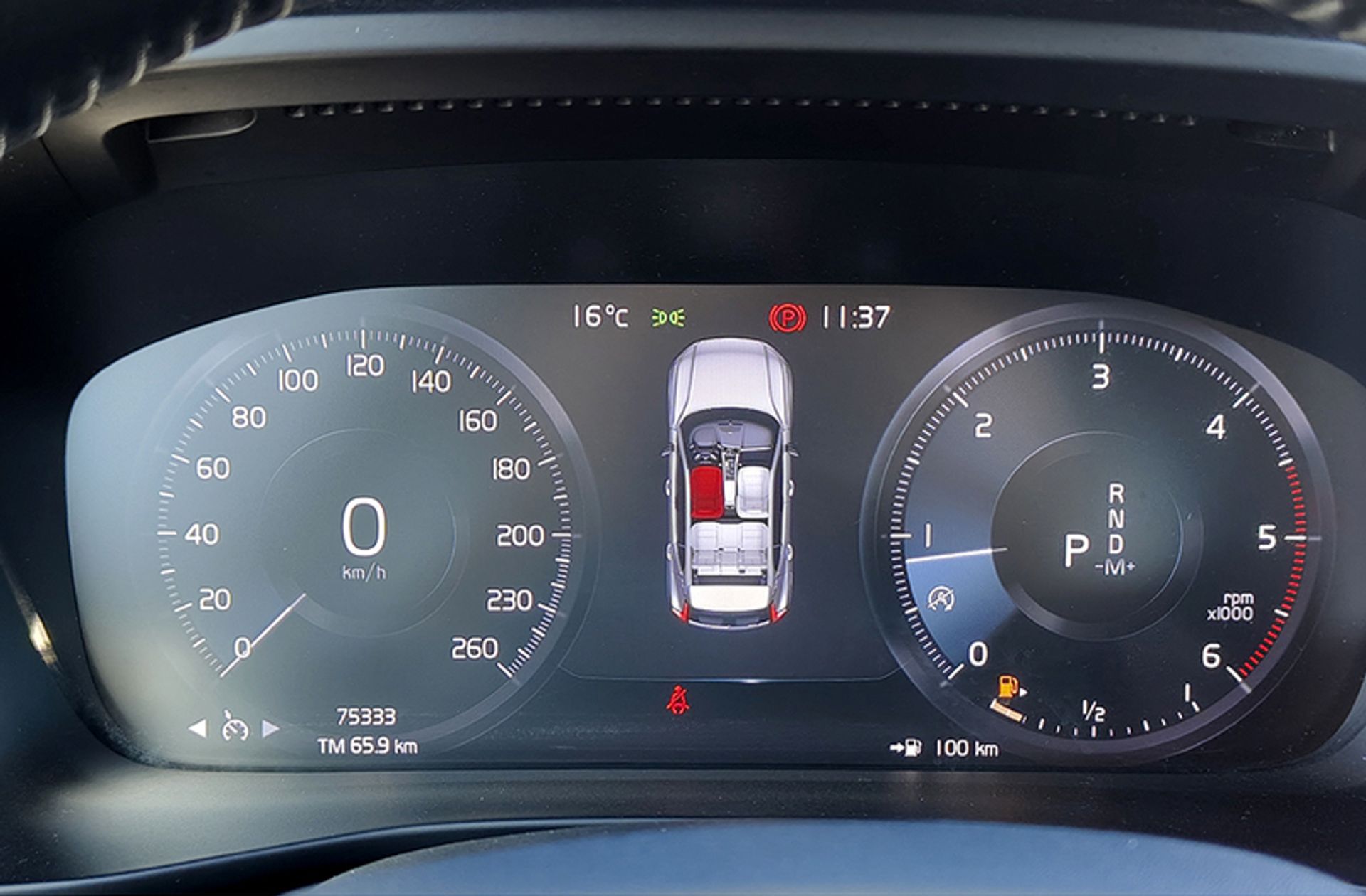 Volvo XC40 D4 Momentum AWD - foto 25