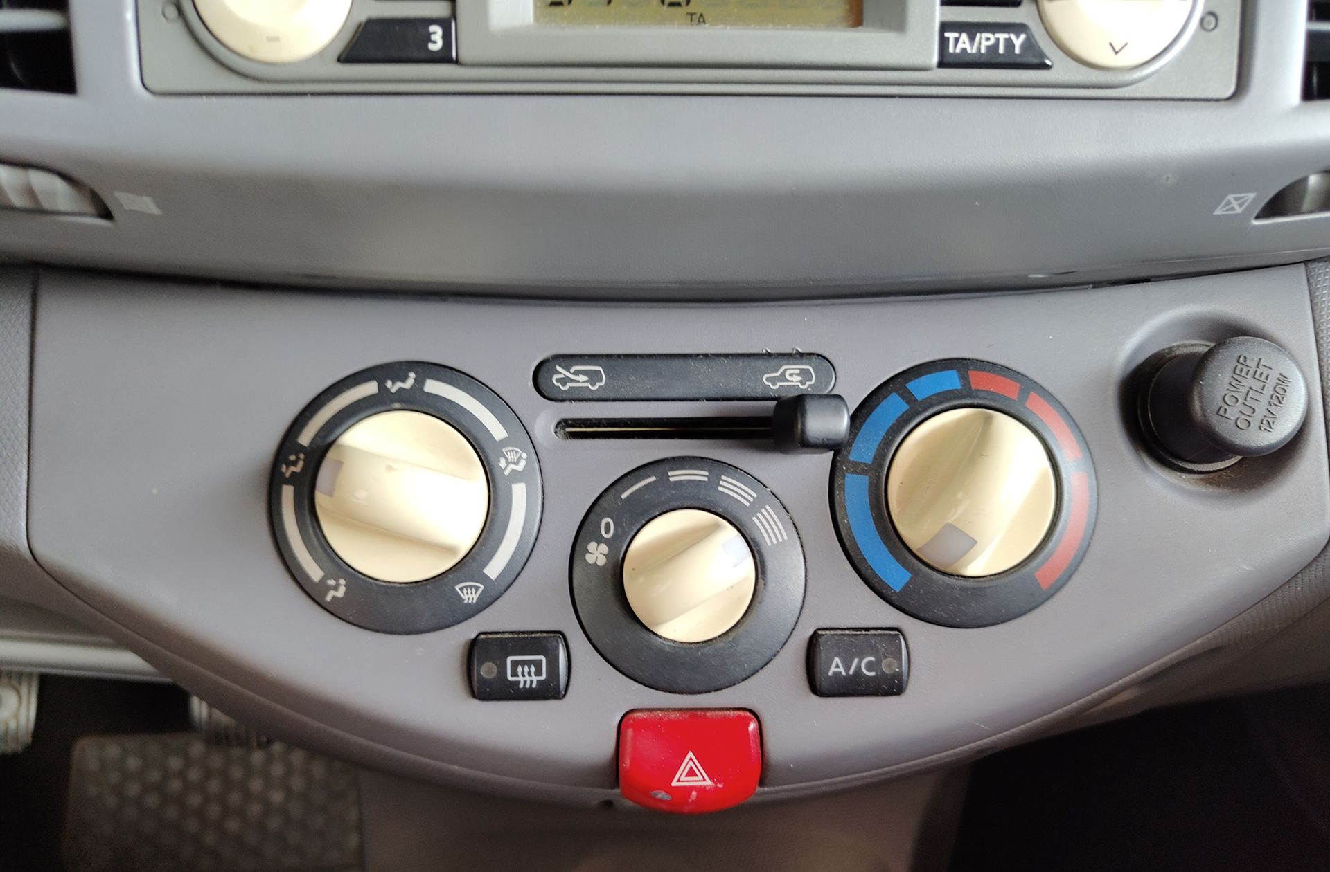 Nissan Micra 1.2 Visia Plus - foto 24