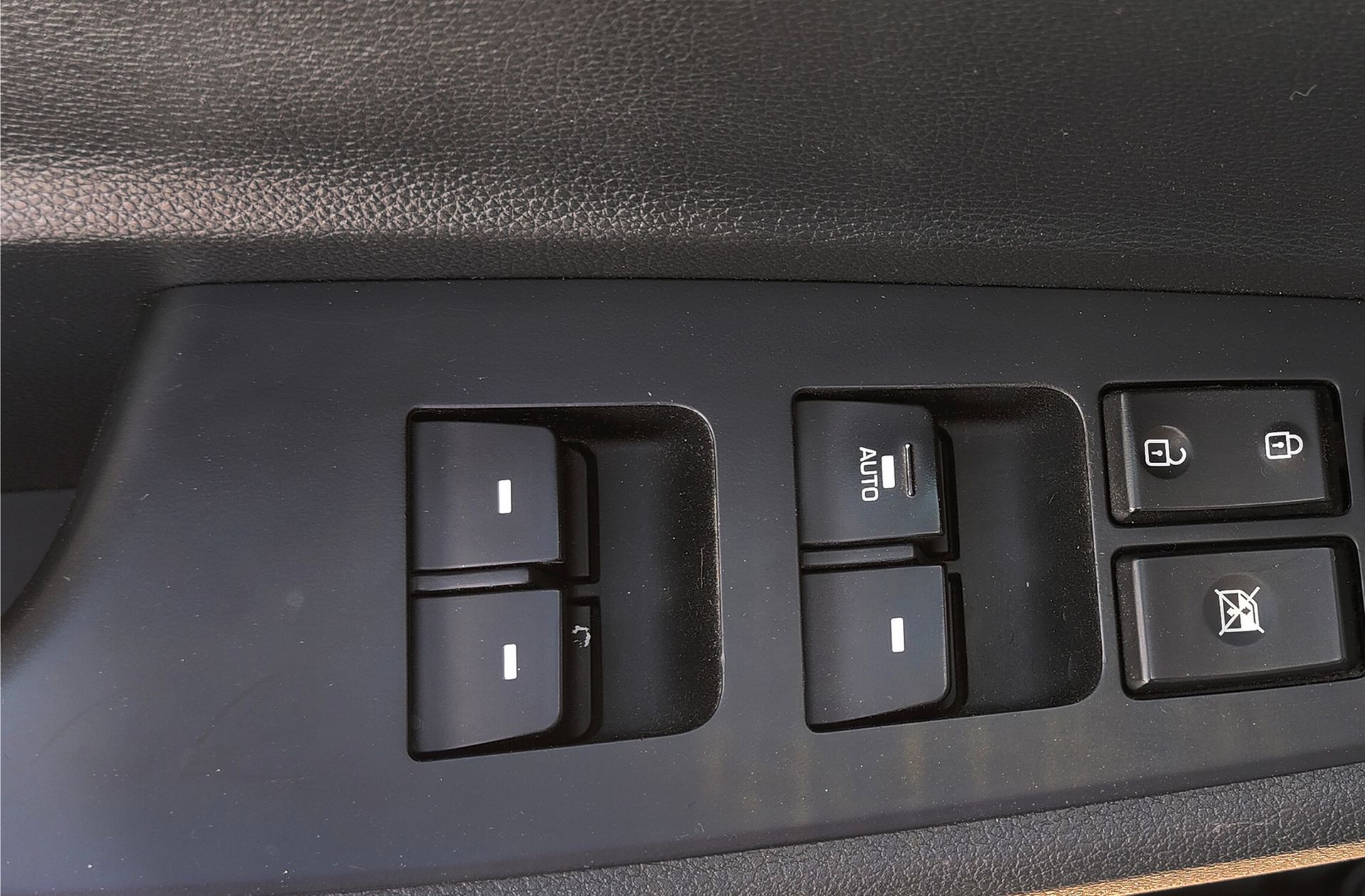Hyundai Tucson 1.6 GDI BlueDrive 25 Aniversario 4x2 - foto 28