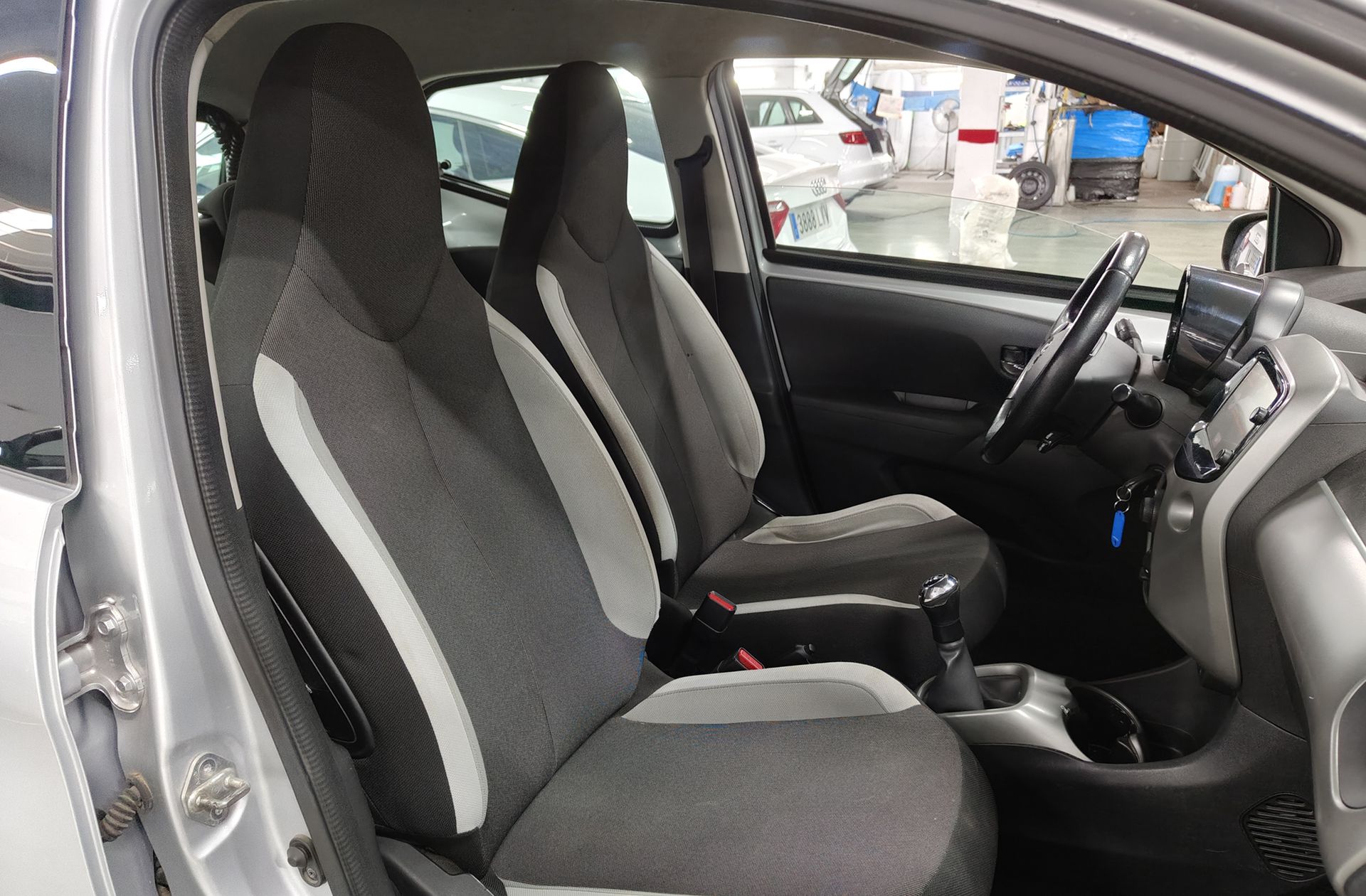 Toyota Aygo 1.0 70 x-play - foto 15