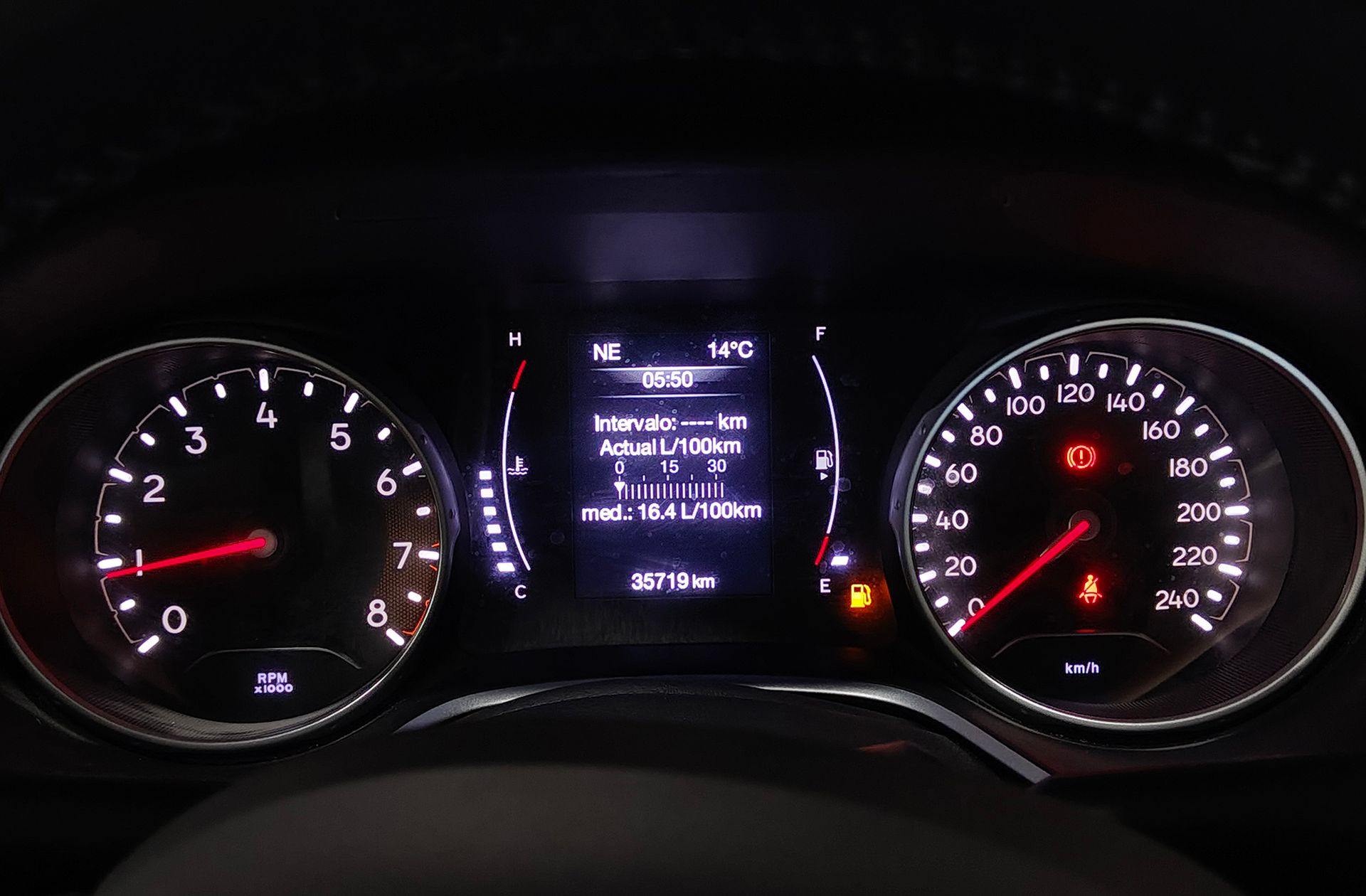 Jeep Compass 1.4 MultiAir Night Eagle 4x2 - foto 24
