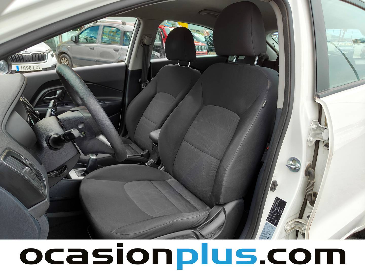 Foto asientos delanteros KIA Rio Kia Rio 1.2 CVVT Tech (84 CV)
