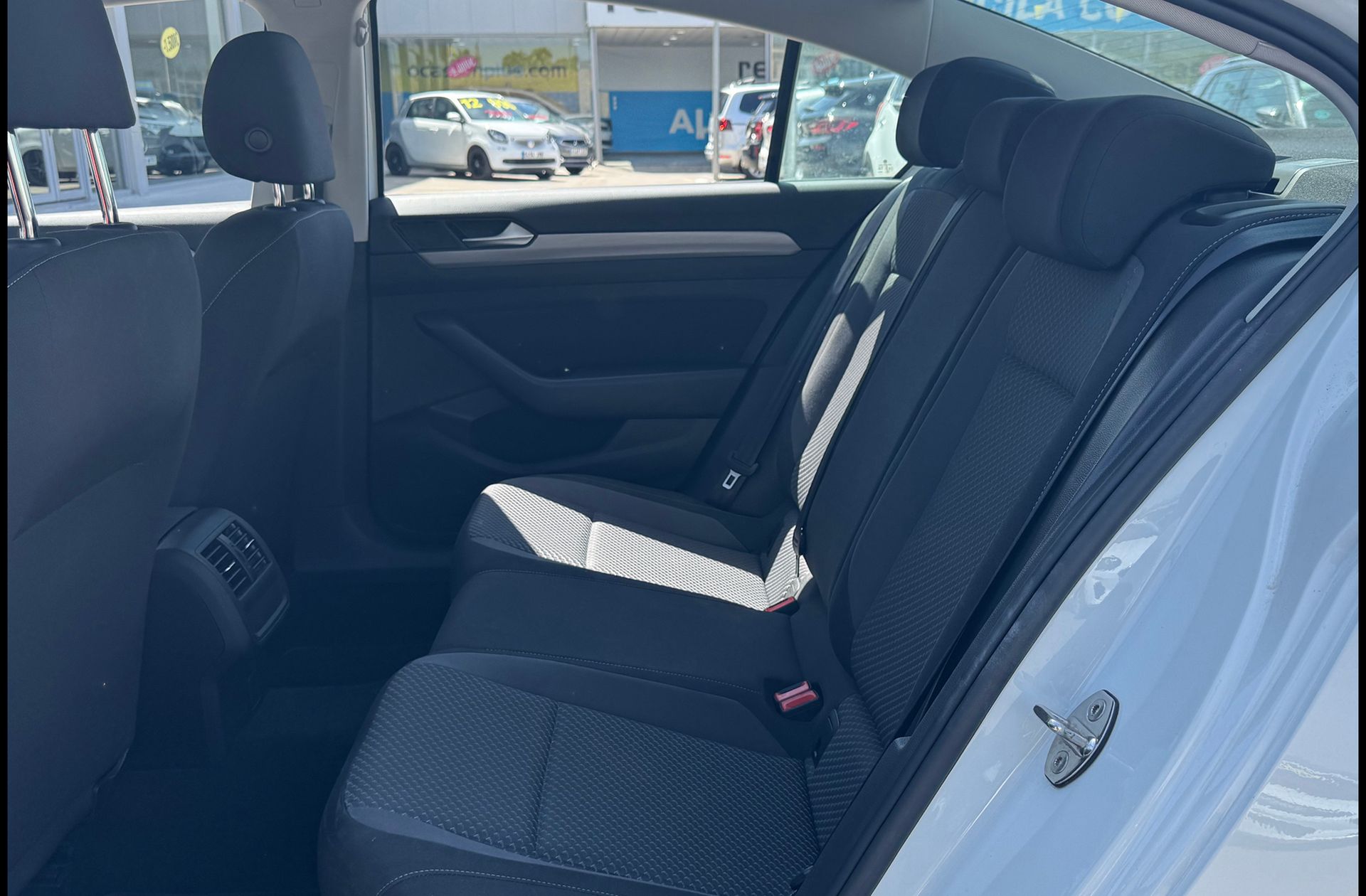 Volkswagen Passat Business 2.0 TDI DSG - foto 11