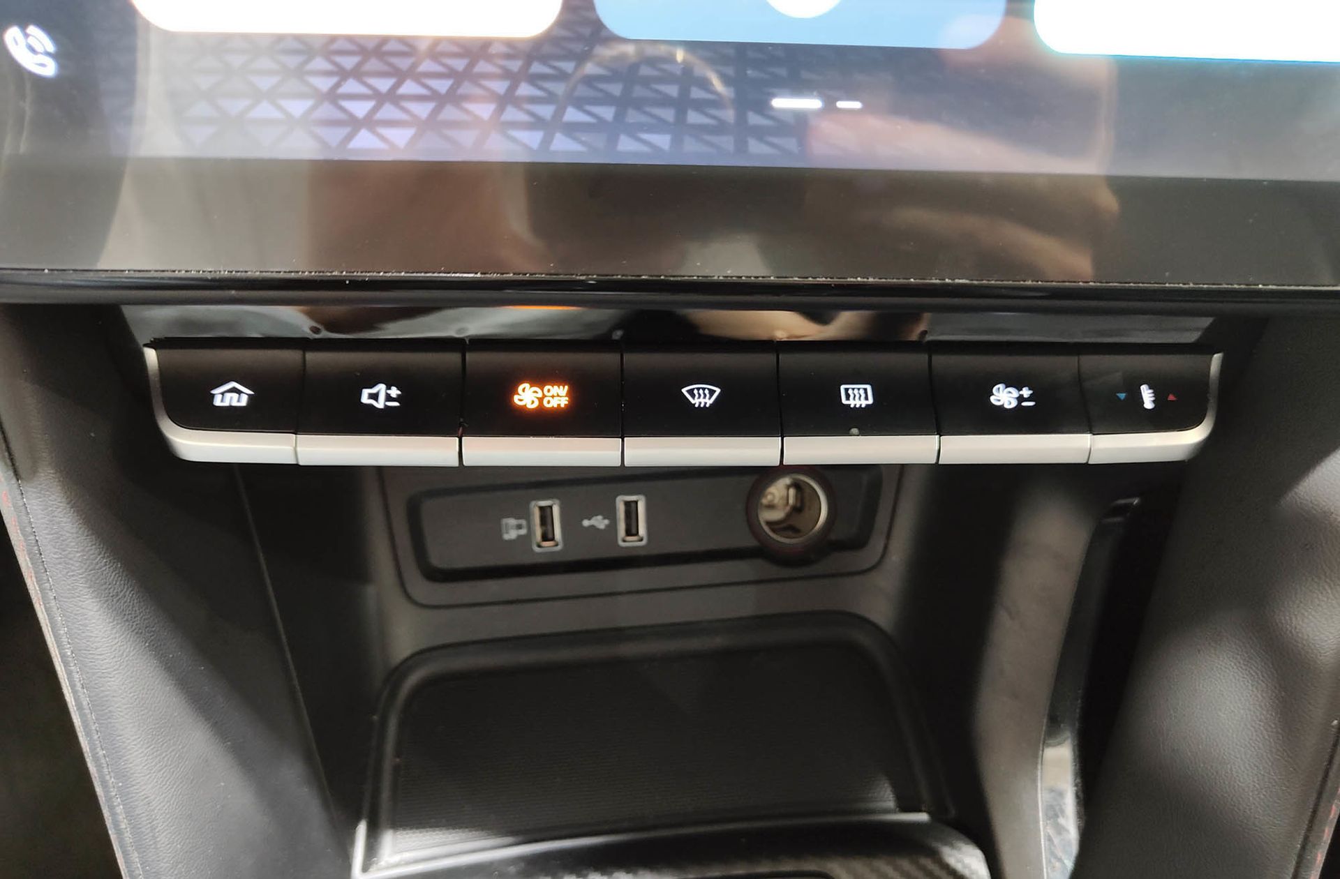 MG ZS 1.5 Luxury - foto 31