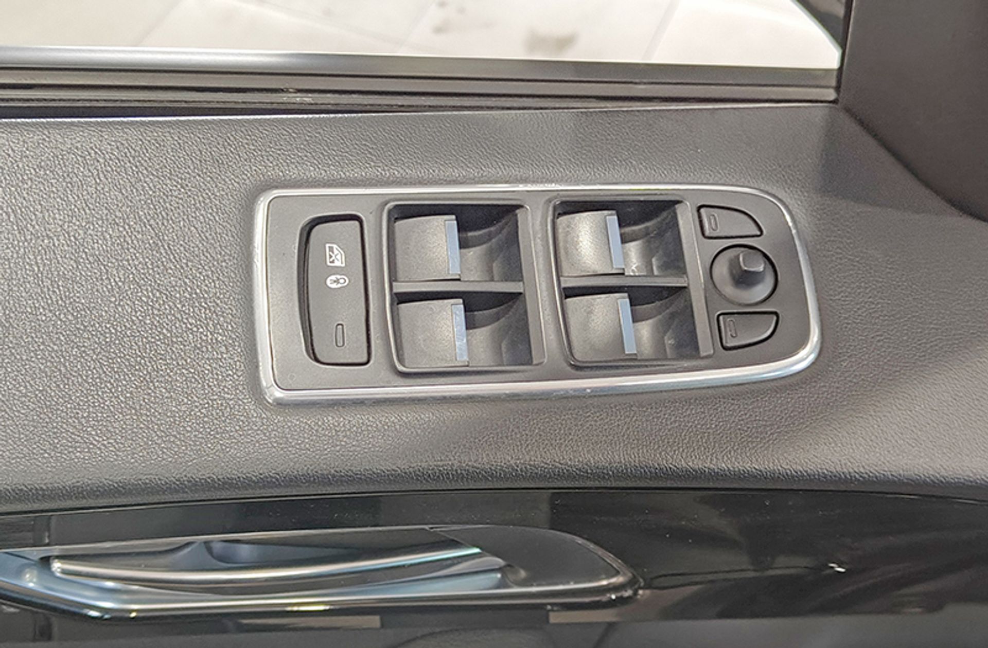 Jaguar F-Pace 2.0L i4D Pure RWD - foto 37