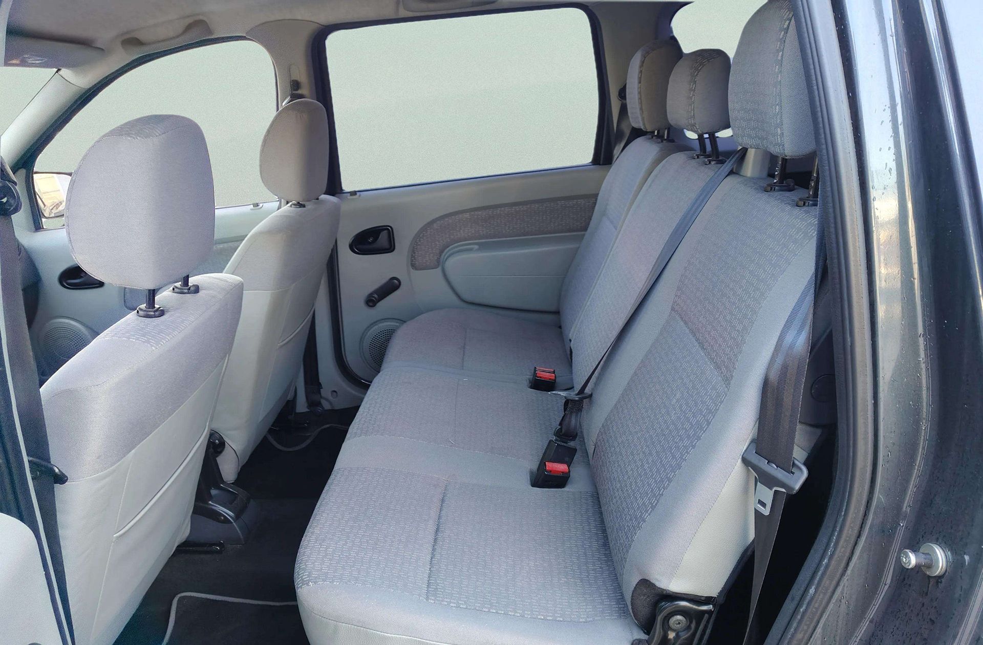 Dacia Logan 1.6 Break Laureate - foto 9