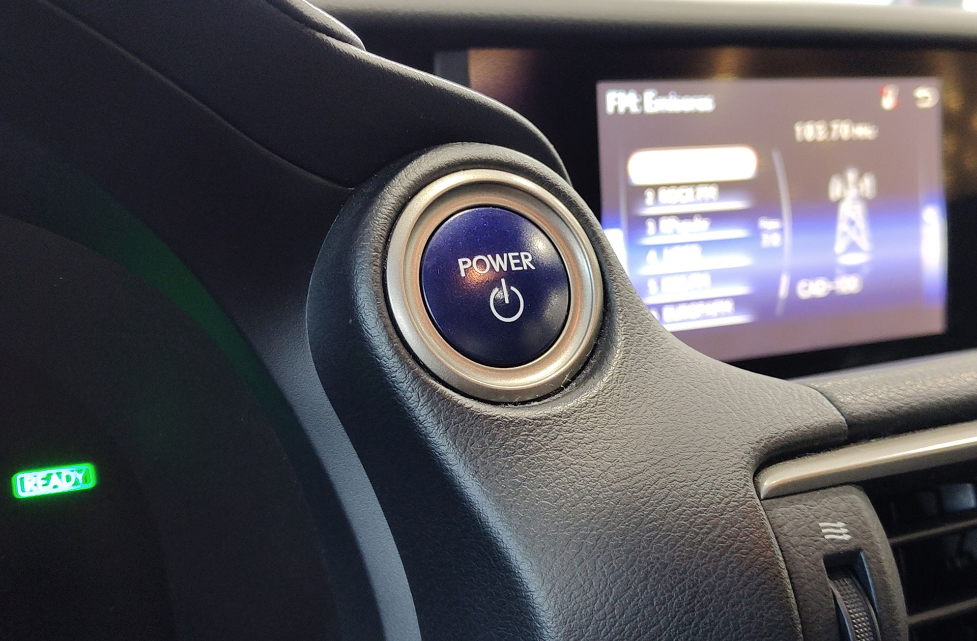 Lexus IS 300h F-Sport - foto 40