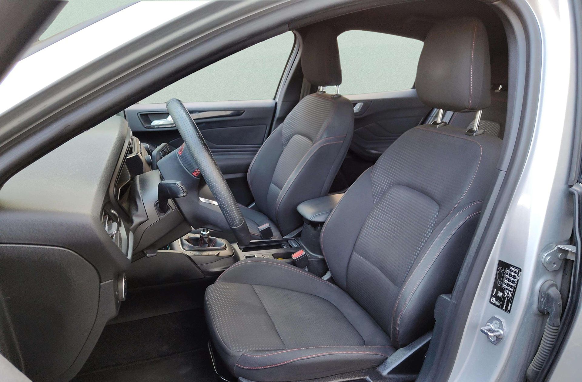Ford Focus 1.0 EcoBoost ST-Line - foto 11