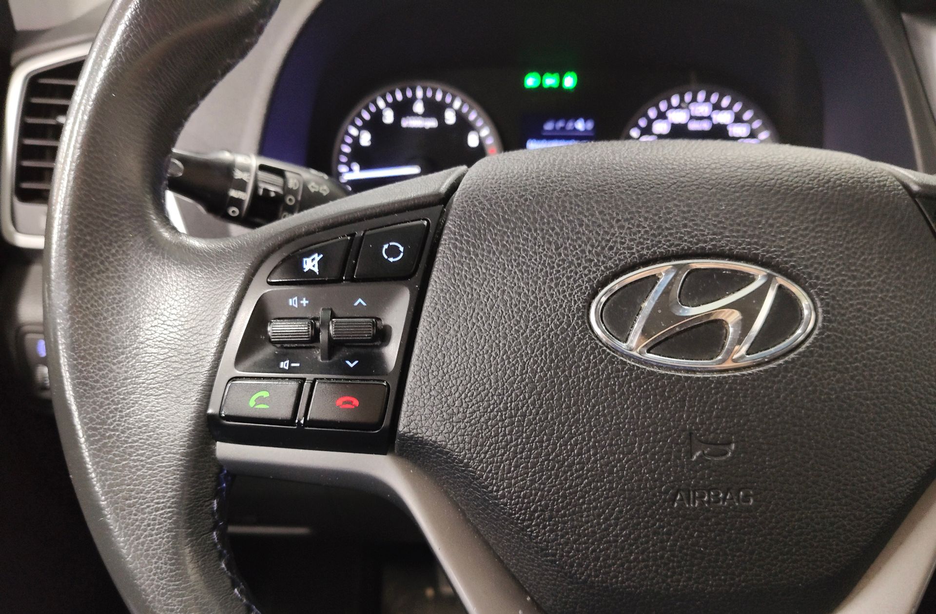 Hyundai Tucson 1.6 GDI BlueDrive 25 Aniversario 4x2 - foto 24