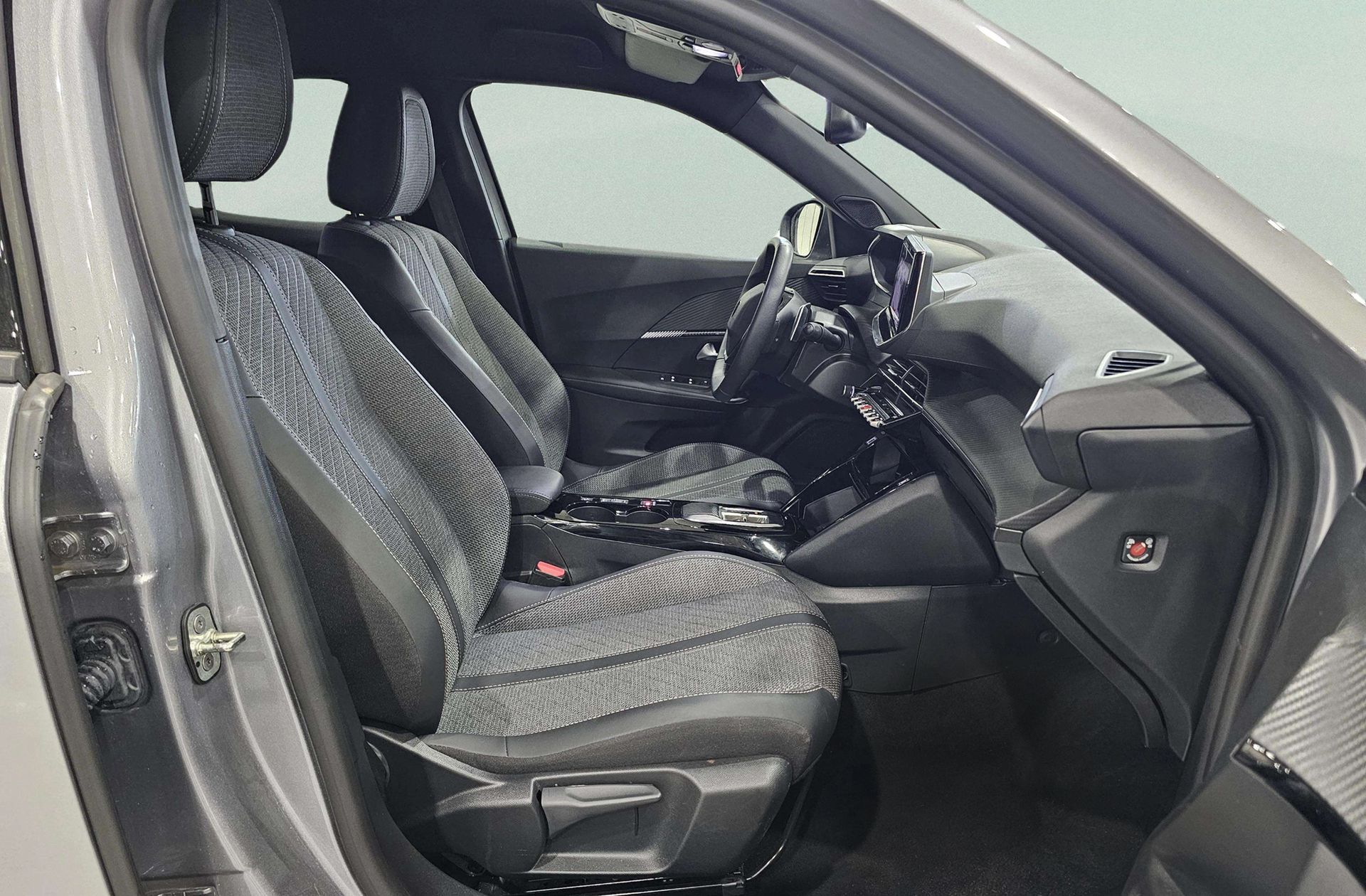 Peugeot 2008 Allure Hybrid eDCS6 - foto 22