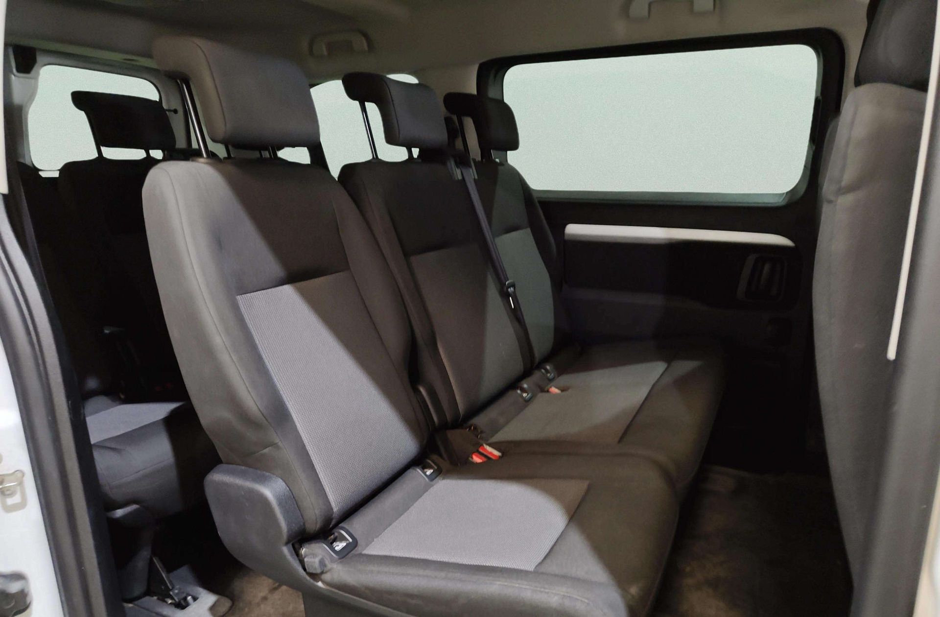Toyota Proace Verso 2.0D VX Plus Shuttle L1 9 plazas - foto 15