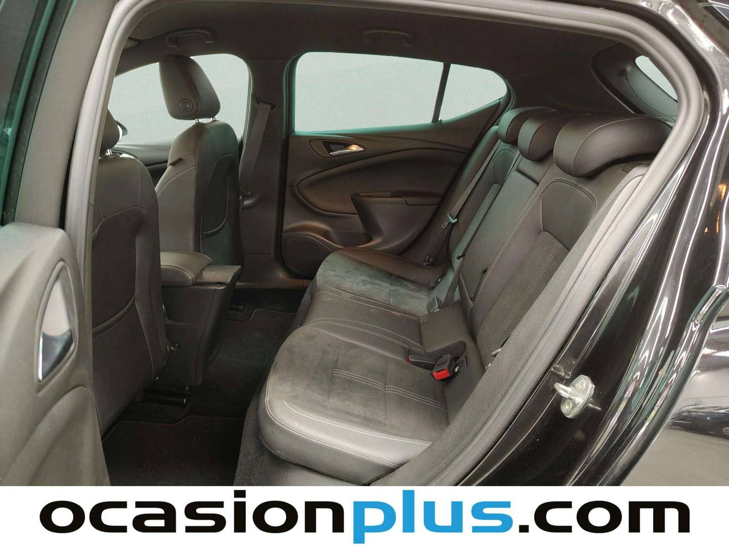 Foto asientos traseros Opel Astra Opel Astra 1.2T SHR Ultimate (145 CV)
