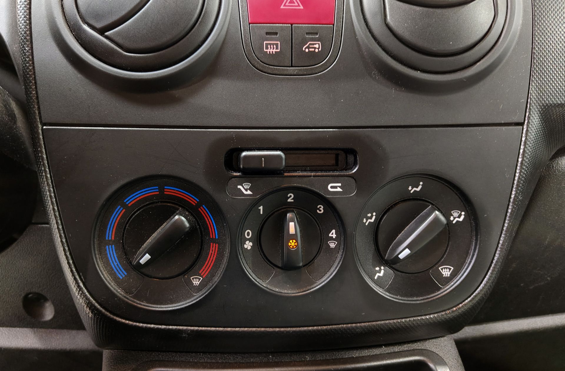 Fiat Fiorino Cargo Furgon 1.3 MultiJet SX N1 - foto 20