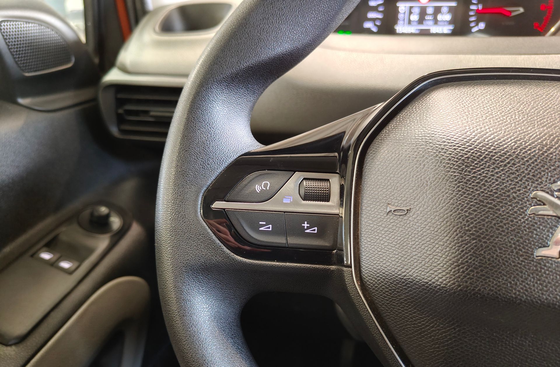 Peugeot Rifter BlueHDi 130 Active Standard NAV+ - foto 25