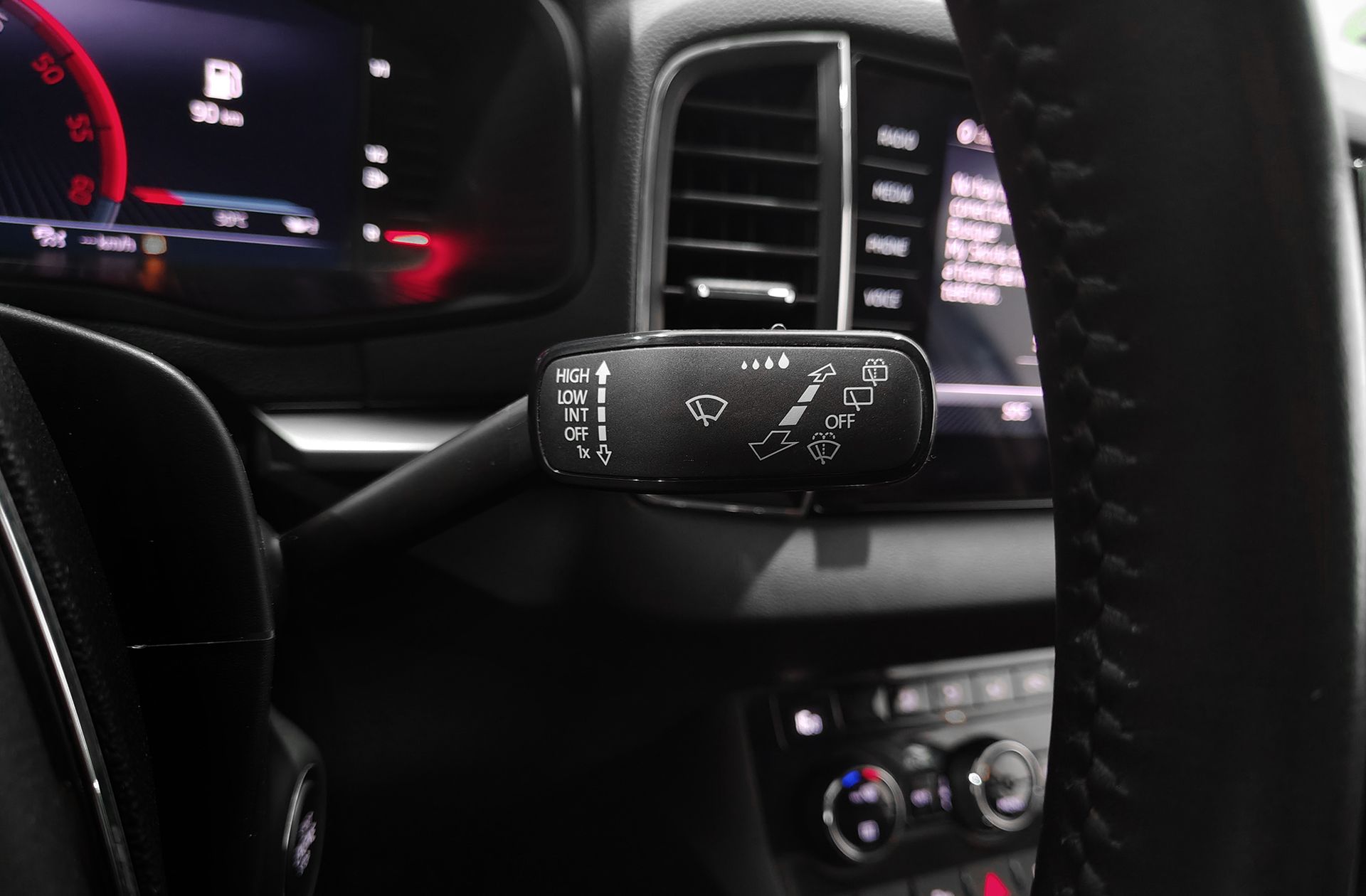 Škoda Karoq 2.0 TDI Ambition 4x4 DSG - foto 29