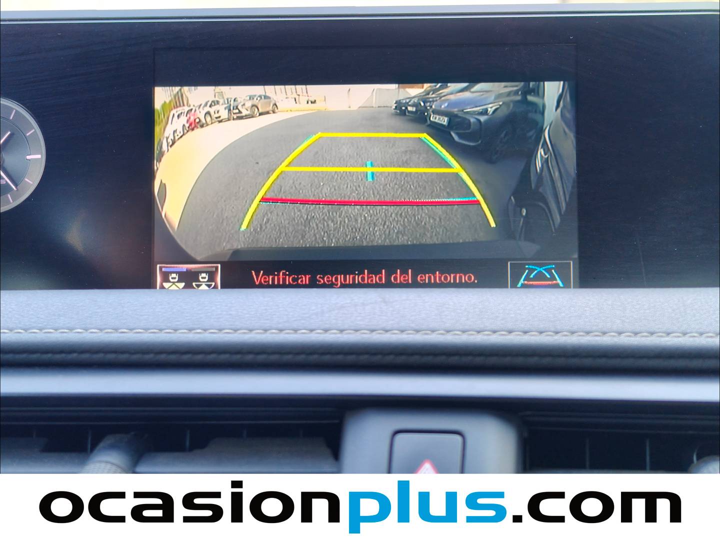 Equipamiento del Lexus UX Lexus UX 250h Business 2WD (184 CV)