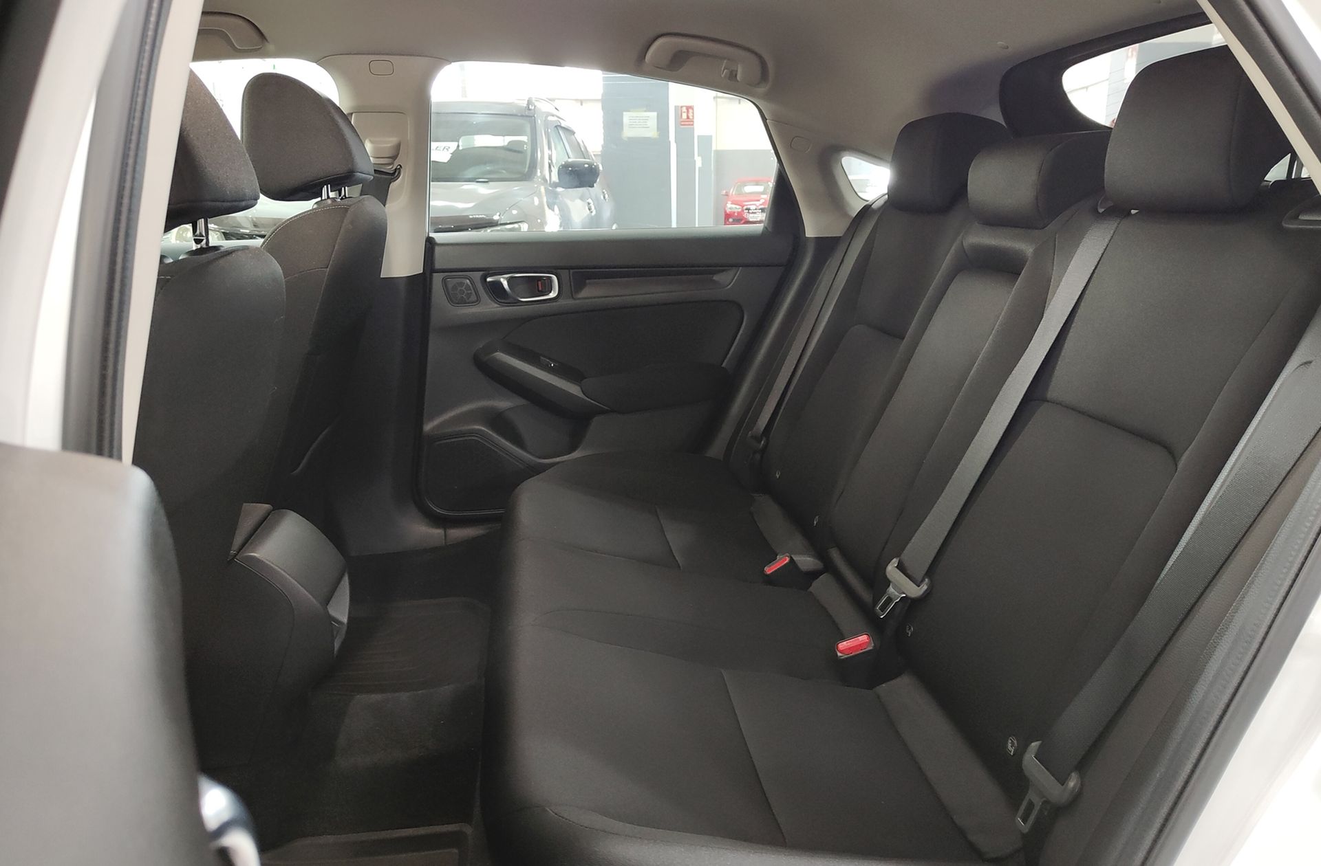 Honda Civic 2.0 i-MMD Elegance CVT - foto 12