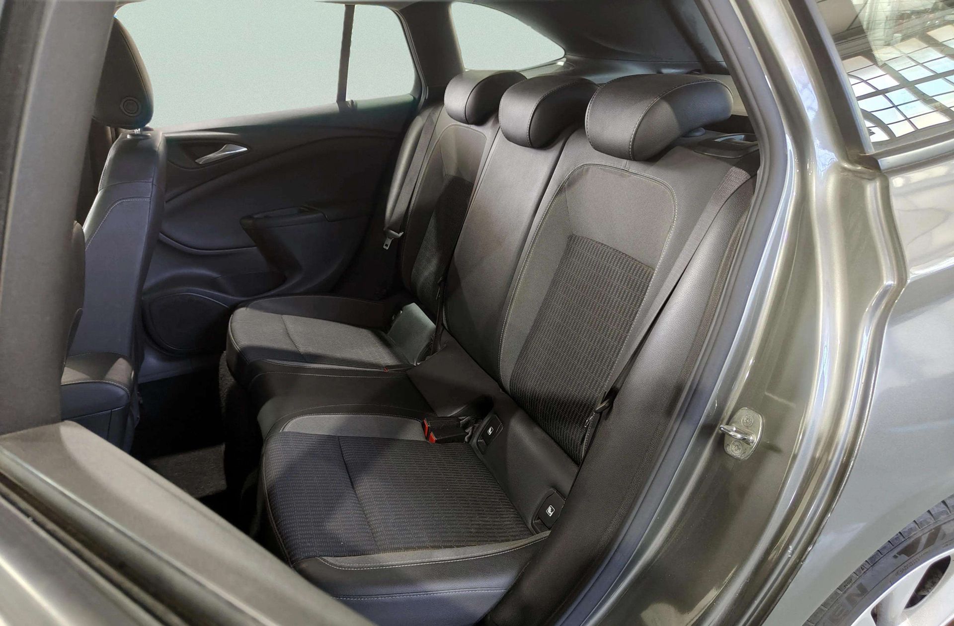 Opel Astra Sports Tourer 1.2 Turbo SHT Business Elegance - foto 13