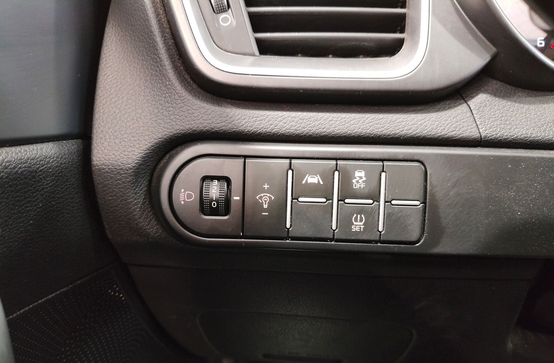 Kia Ceed 1.6 MHEV iMT Drive - foto 22