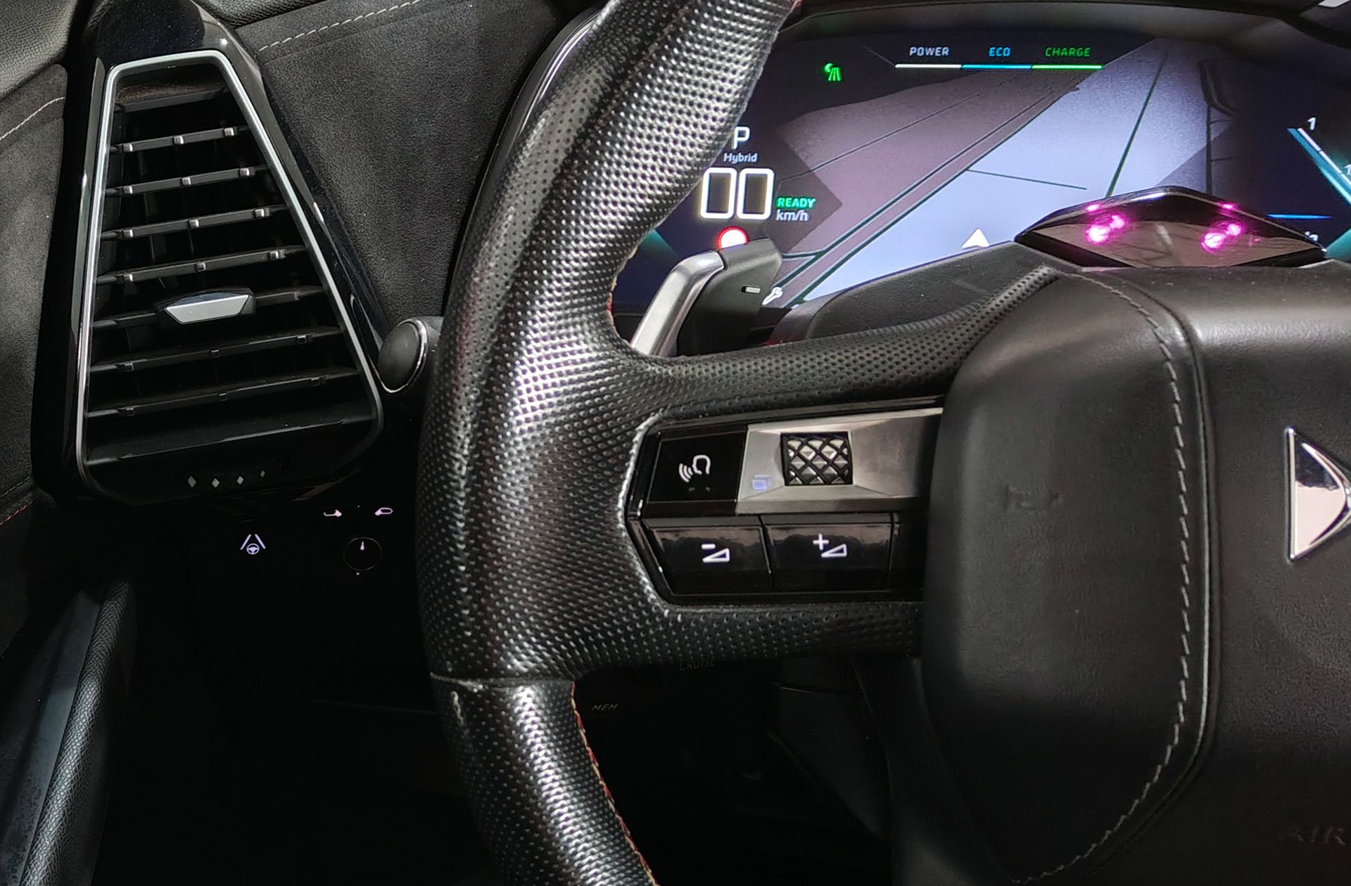DS DS 7 Crossback E-Tense 300 Performance Line+ 4WD - foto 31