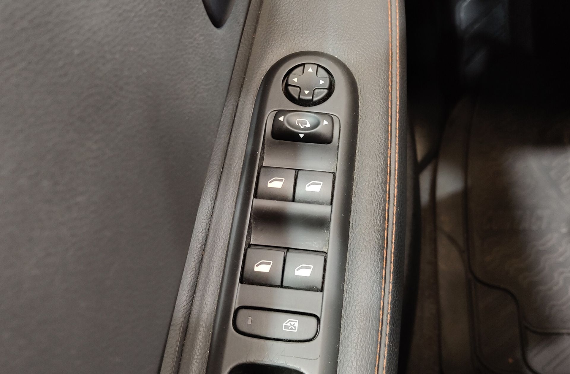 Peugeot 3008 1.6 BlueHDi Crossway - foto 37