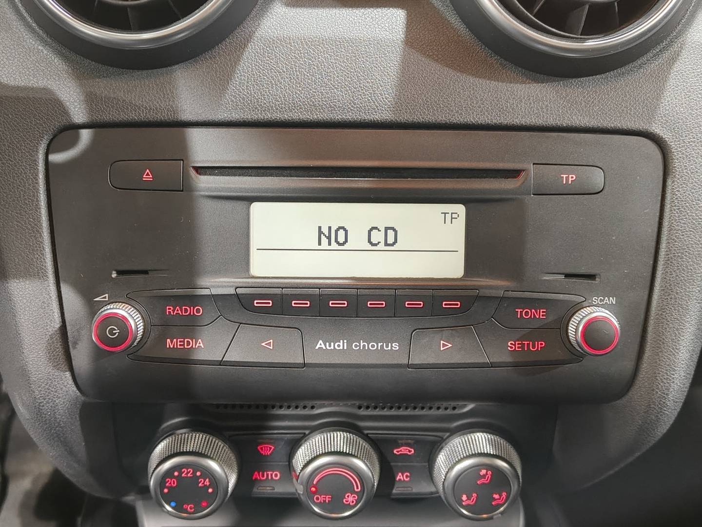 Foto Audi A1 Audi A1 Attraction 1.6 TDI (105 CV)