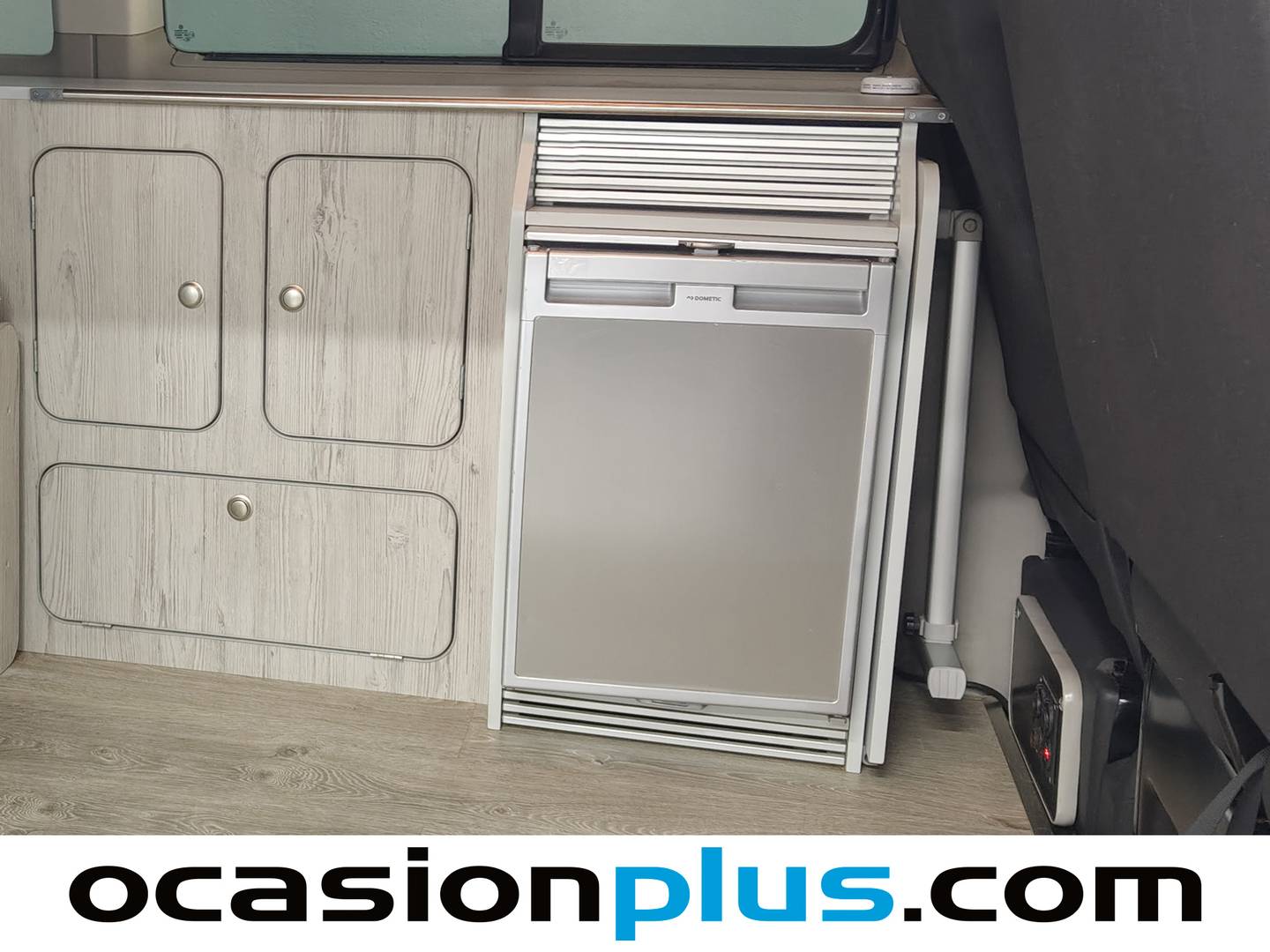 Extras y acabados del Volkswagen Caravelle Volkswagen Caravelle Trendline Batalla Corta 2.0 TDI BMT Camperizada (102 CV)