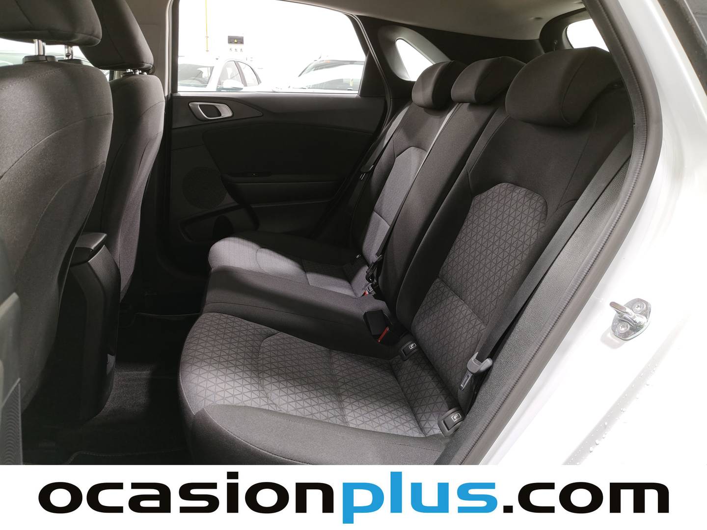 Foto asientos traseros KIA Ceed KIA Ceed 1.0 T-GDi Concept (100 CV)