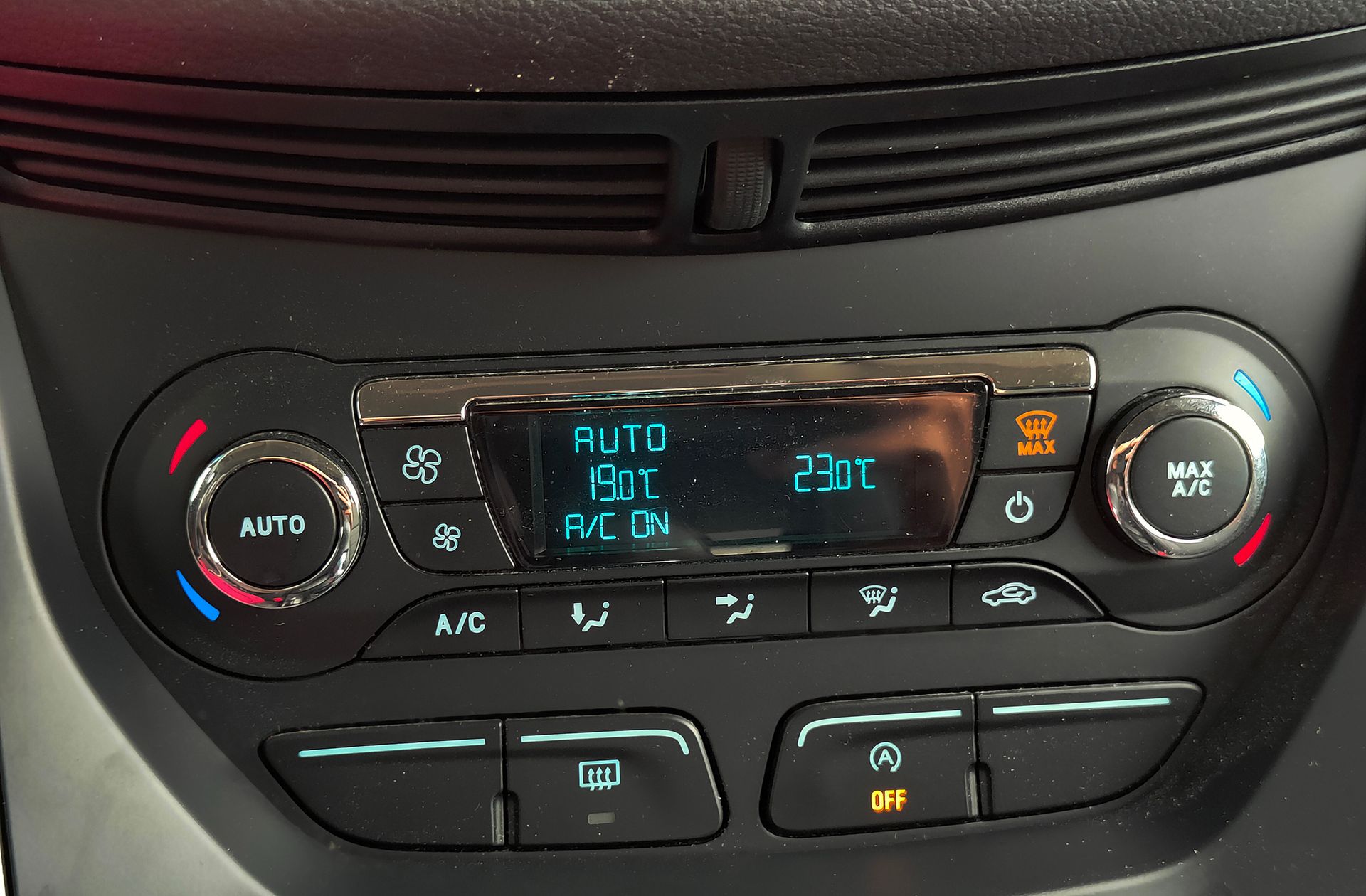 Ford Kuga 1.5 EcoBoost Trend 4x2 - foto 24