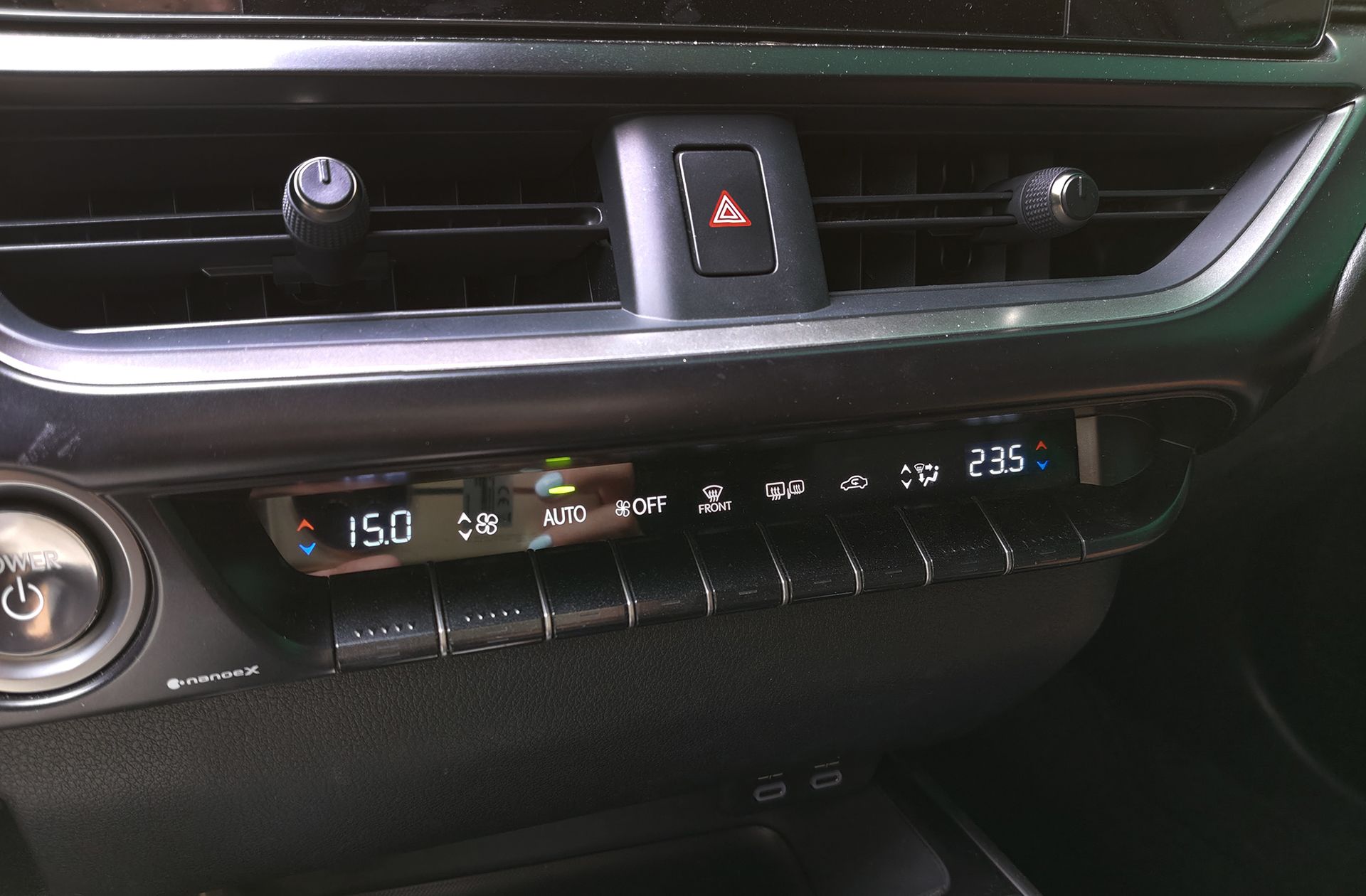 Lexus UX 250h Premium - foto 36