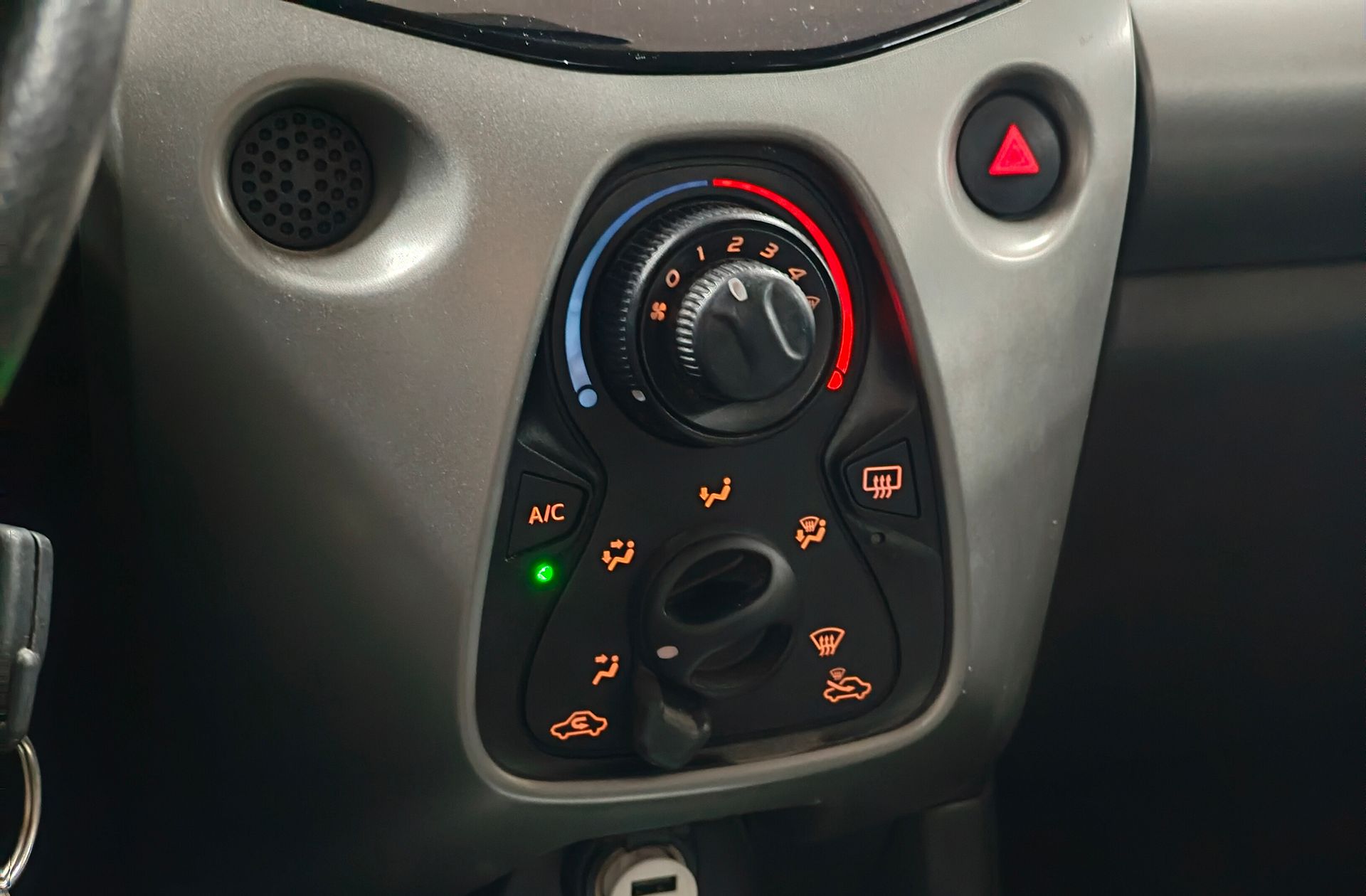 Toyota Aygo 1.0 70 x-play - foto 23