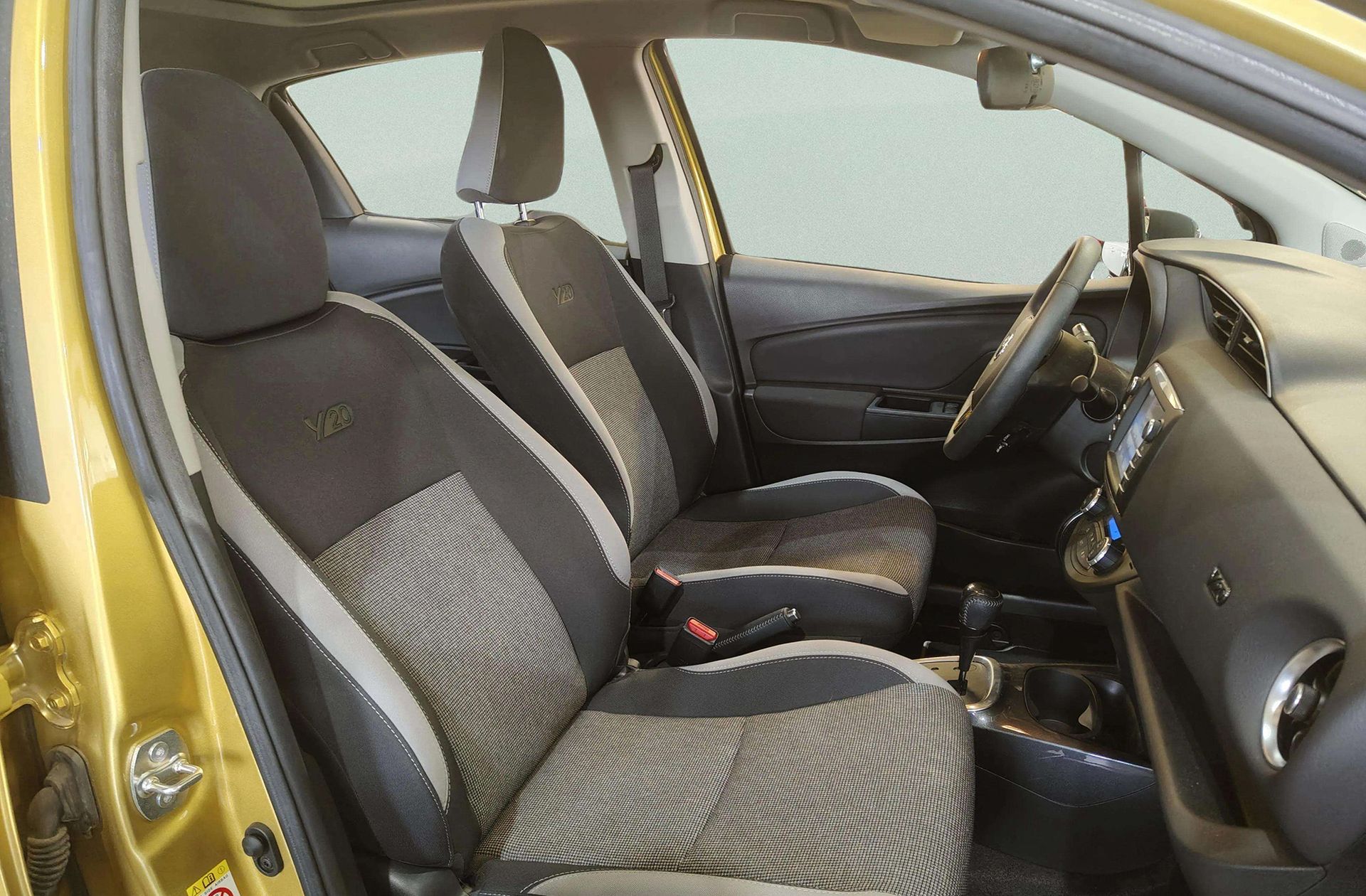 Toyota Yaris 1.5 100H Feel 20 Aniversario - foto 15