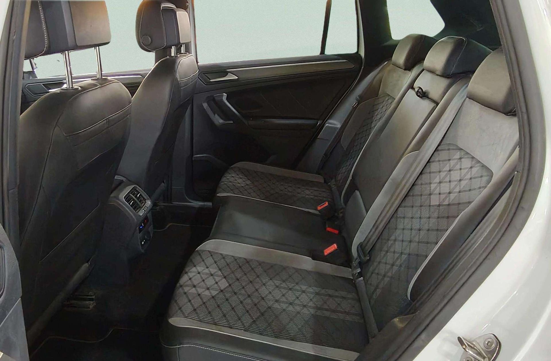 Volkswagen Tiguan R-Line 2.0 TDI DSG - foto 11
