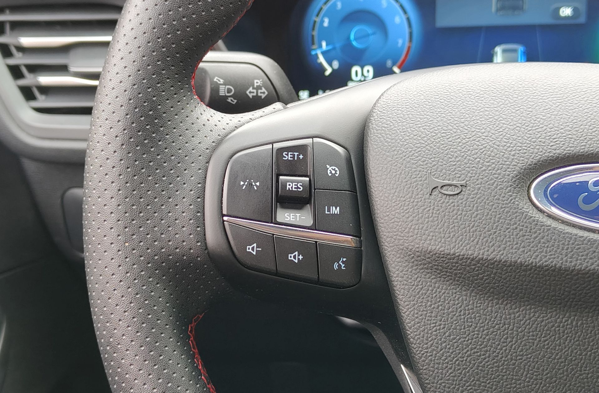 Ford Kuga 1.5T EcoBoost ST-Line 4x2 - foto 27