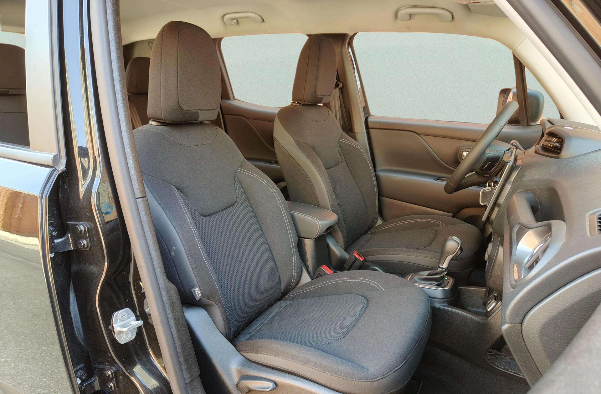 Jeep Renegade eHybrid 1.5 Altitude DCT - foto 18