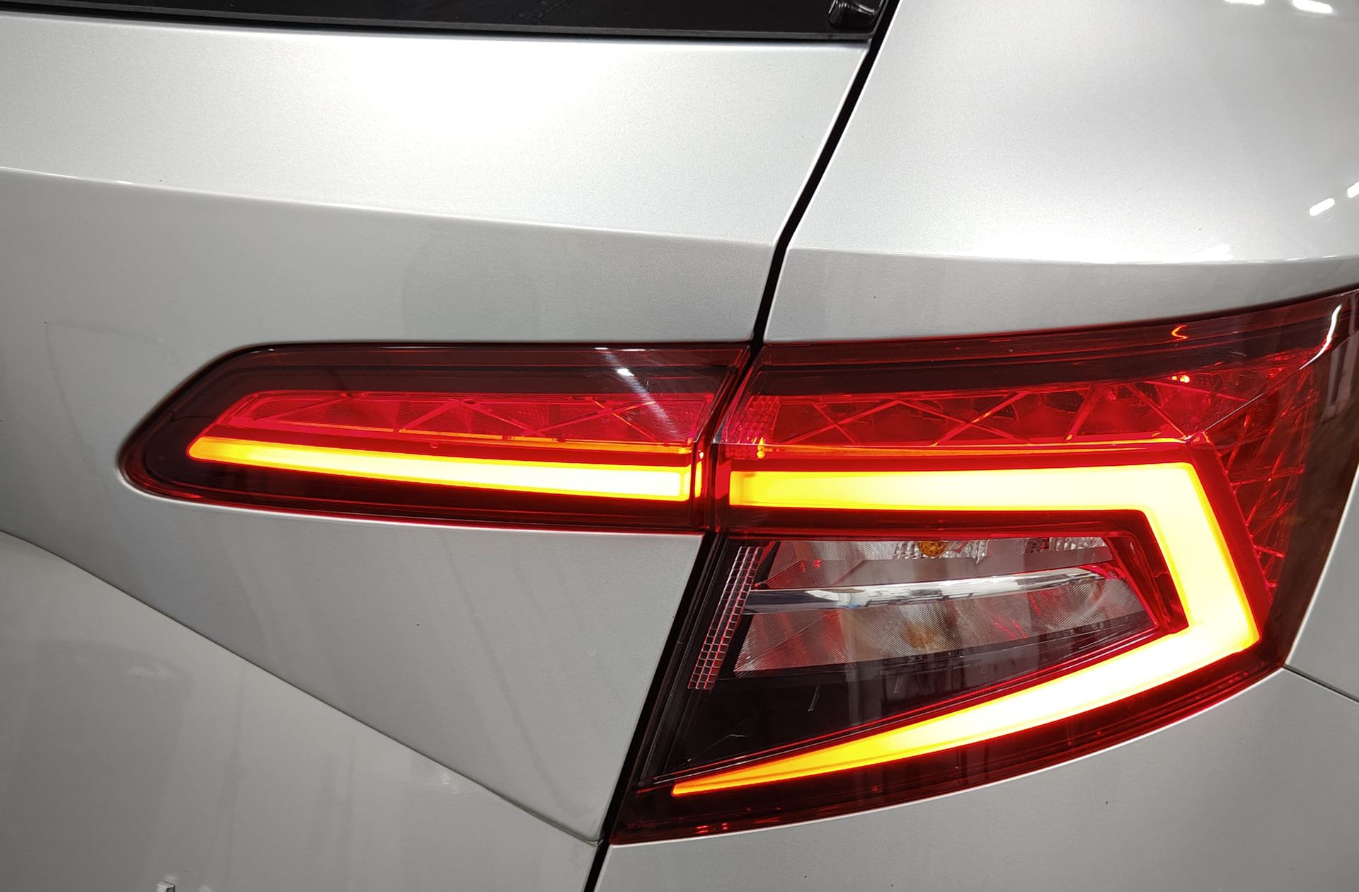 Škoda Karoq 1.5 TSI ACT Ambition - foto 17