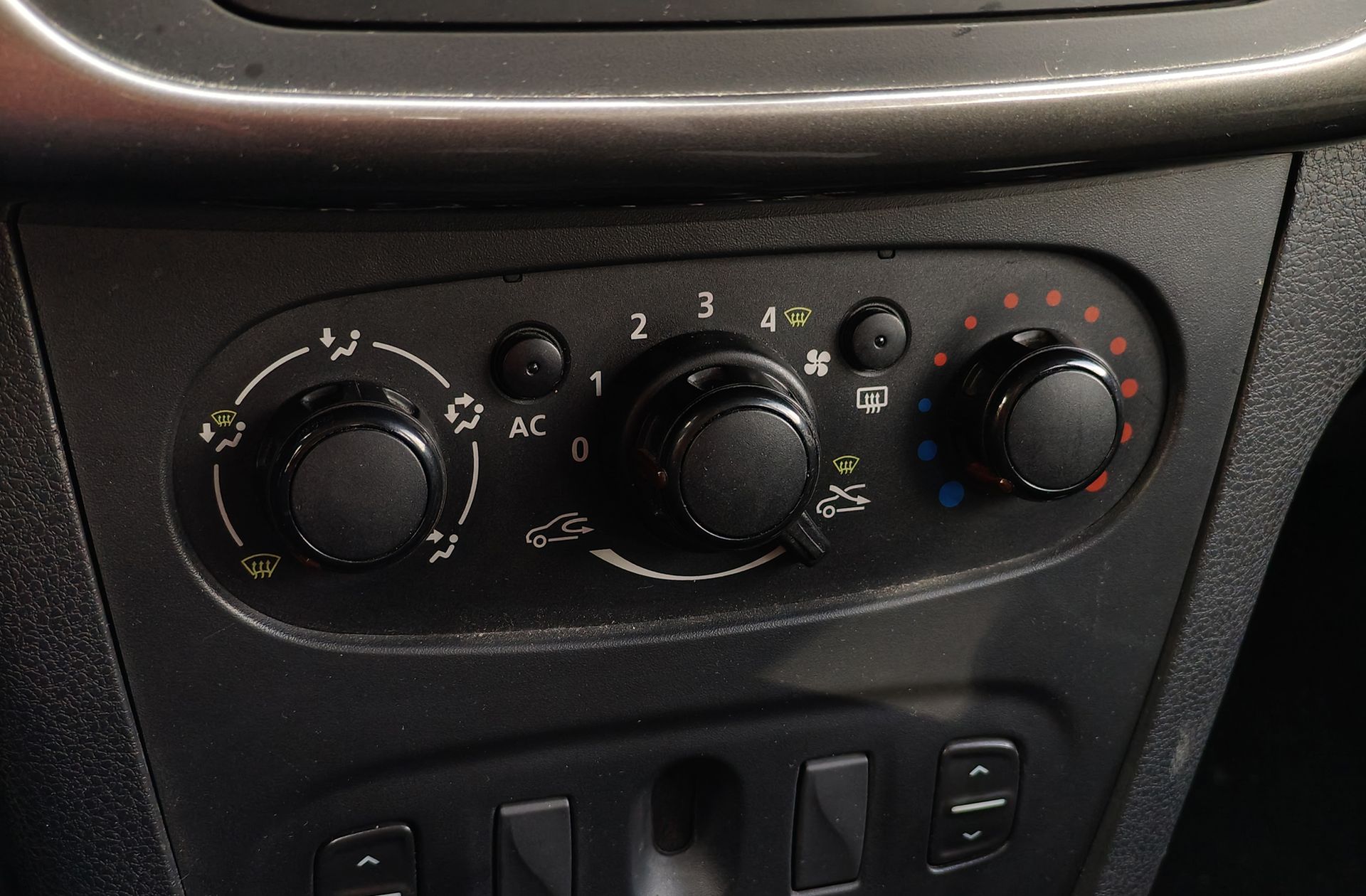 Dacia Sandero Stepway TCe - foto 24