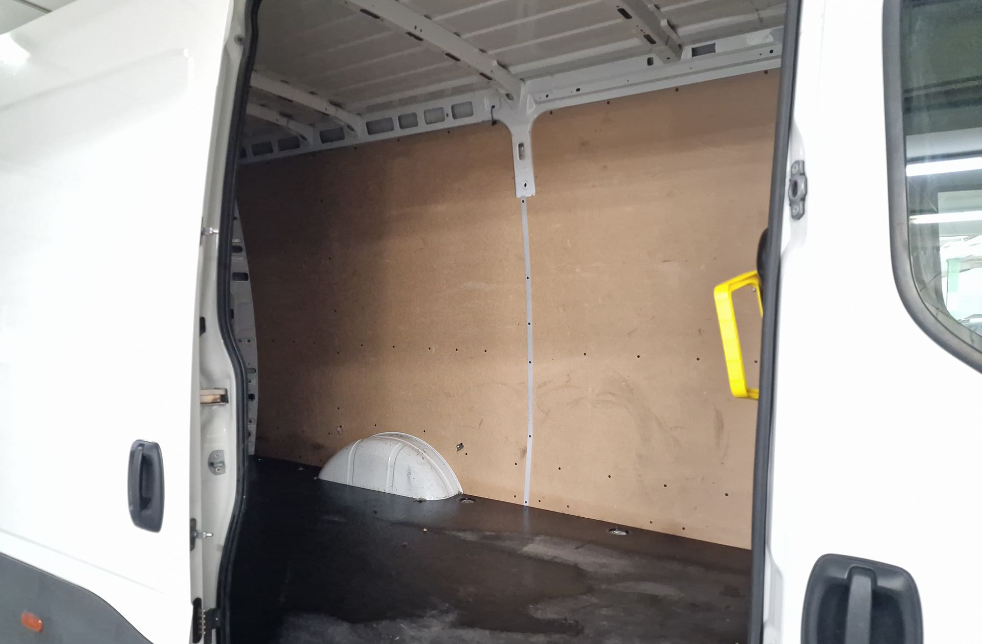 Iveco Daily Furgon 35S 16H V 3520/H2 3 plazas - foto 12