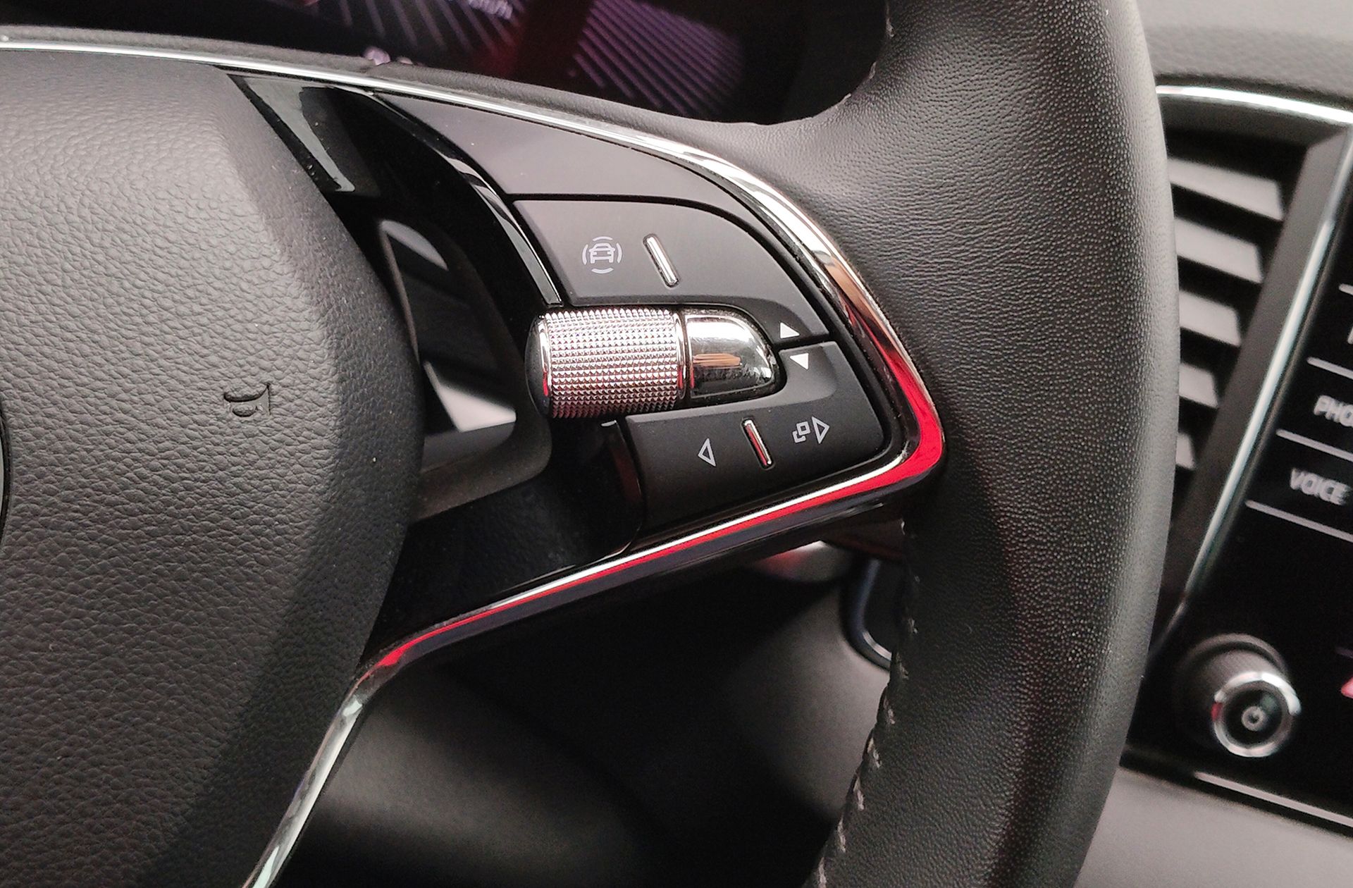 Škoda Karoq 2.0 TDI Selection 85 - foto 29