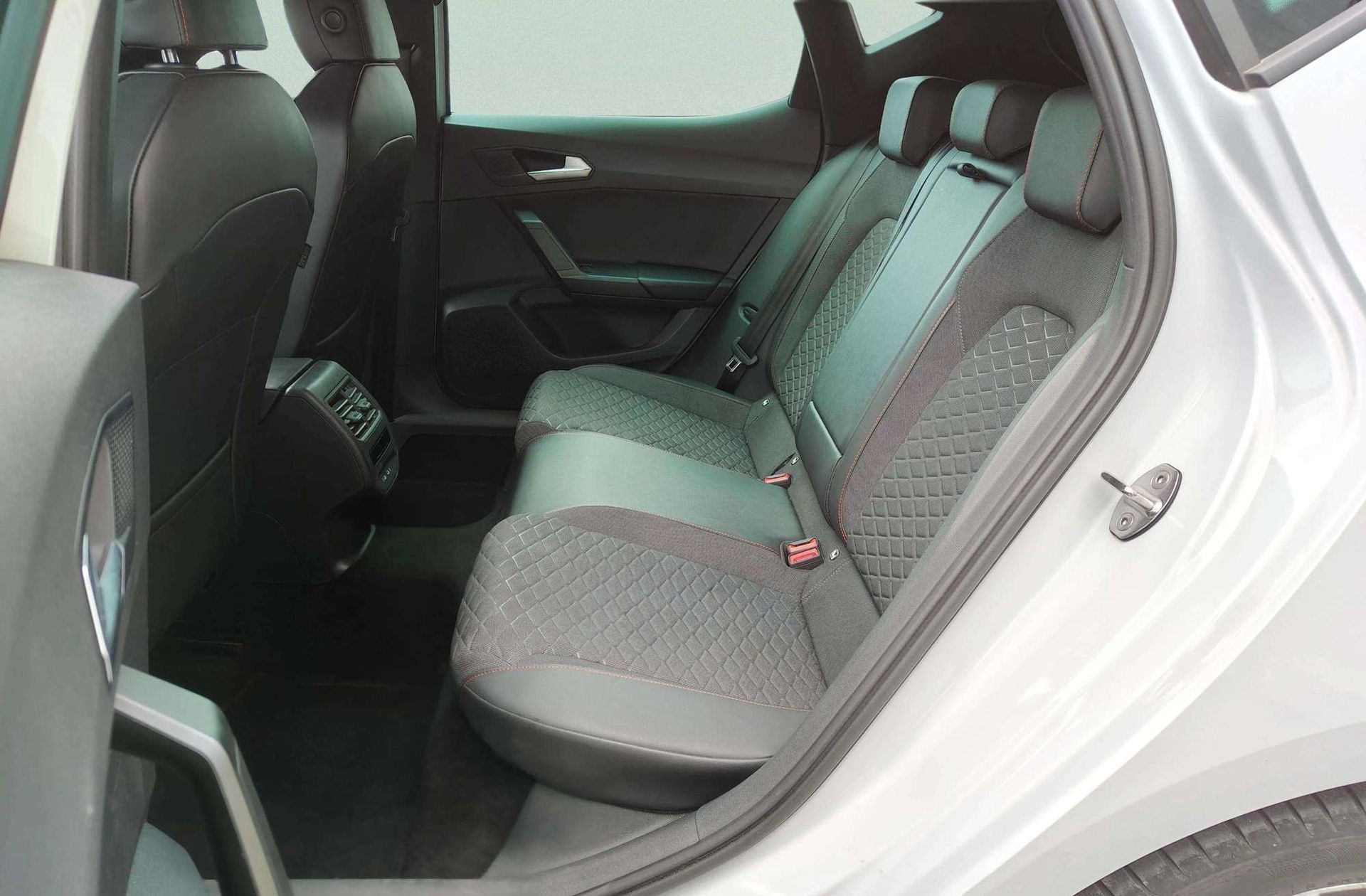 SEAT León 1.5 TSI FR 25 Aniversario - foto 17
