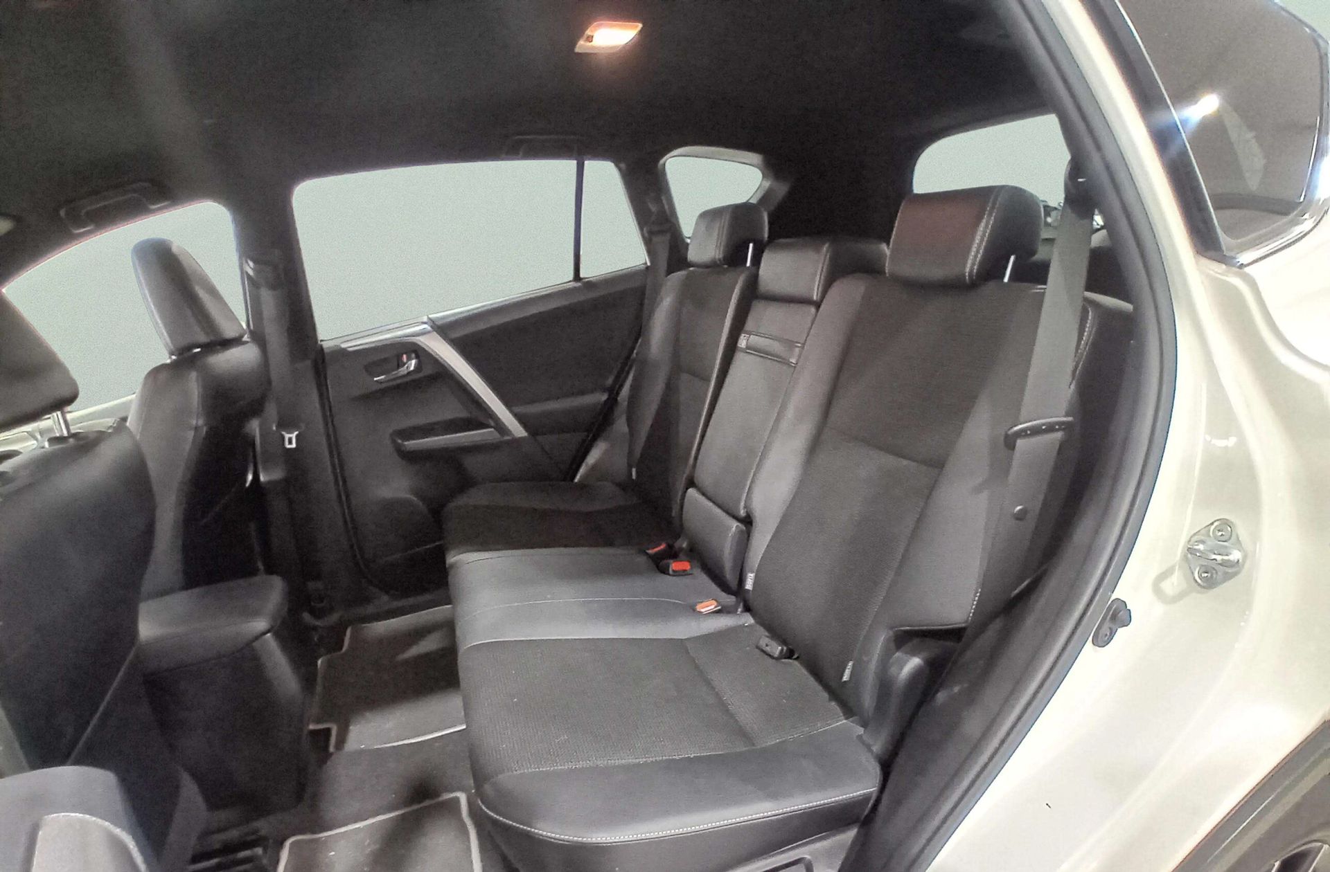Toyota RAV4 2.5l hybrid Feel! 2WD - foto 13