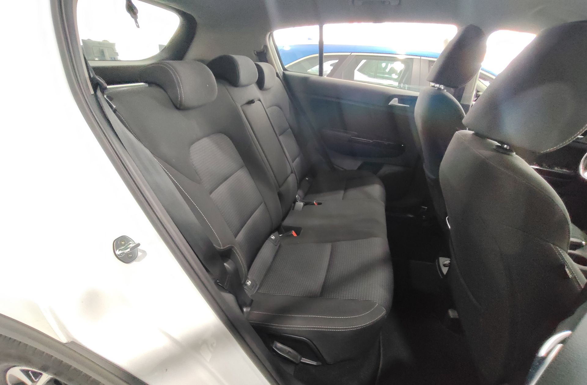 Kia Sportage 1.6 MHEV Drive 4x2 - foto 17
