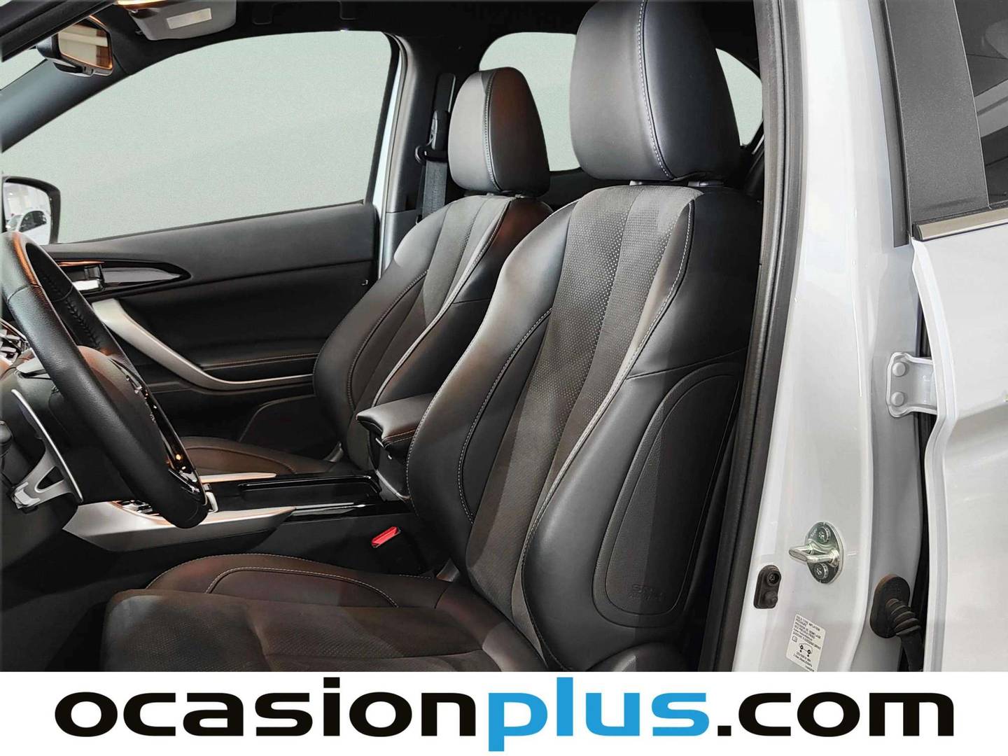 Foto asientos delanteros Mitsubishi Eclipse Cross Mitsubishi Eclipse Cross 2.4 PHEV Kaiteki 4WD Auto (188 CV)