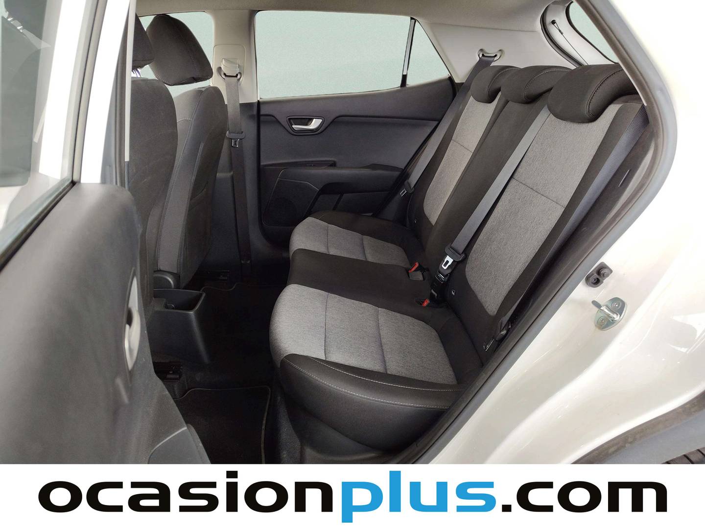 Foto asientos traseros KIA Stonic KIA Stonic 1.0 T-GDi MHEV MT Concept (100 CV)