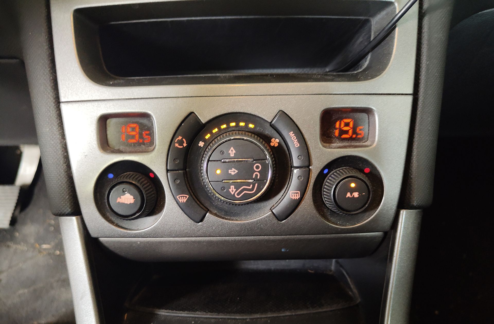 Peugeot 308 1.6 HDi FAP Sport - foto 25