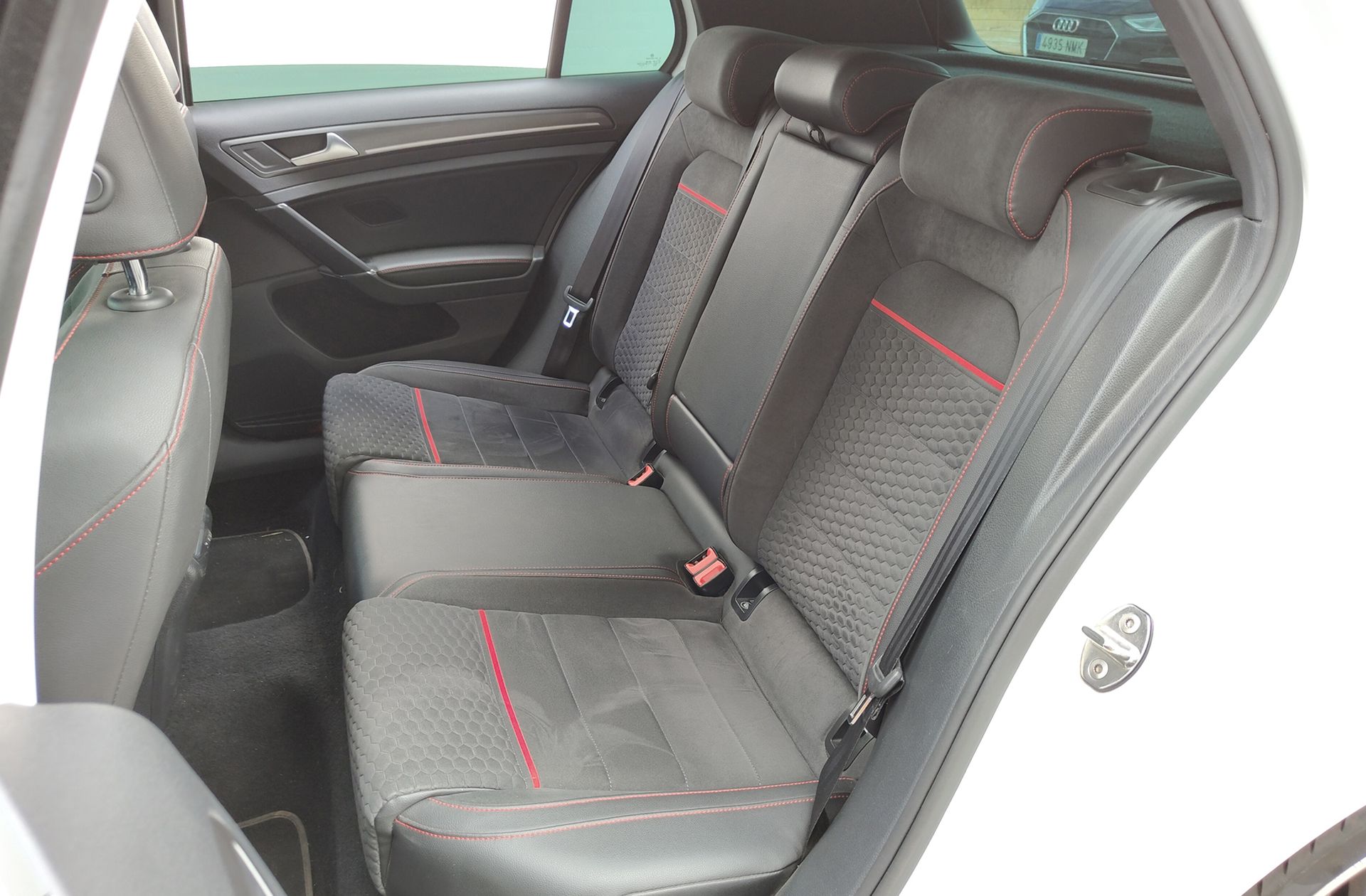 Volkswagen Golf GTI 2.0 TSI DSG - foto 13