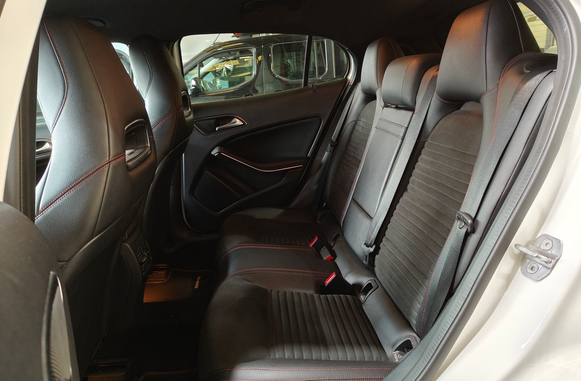 Mercedes-Benz GLA 200 Pack AMG - foto 13